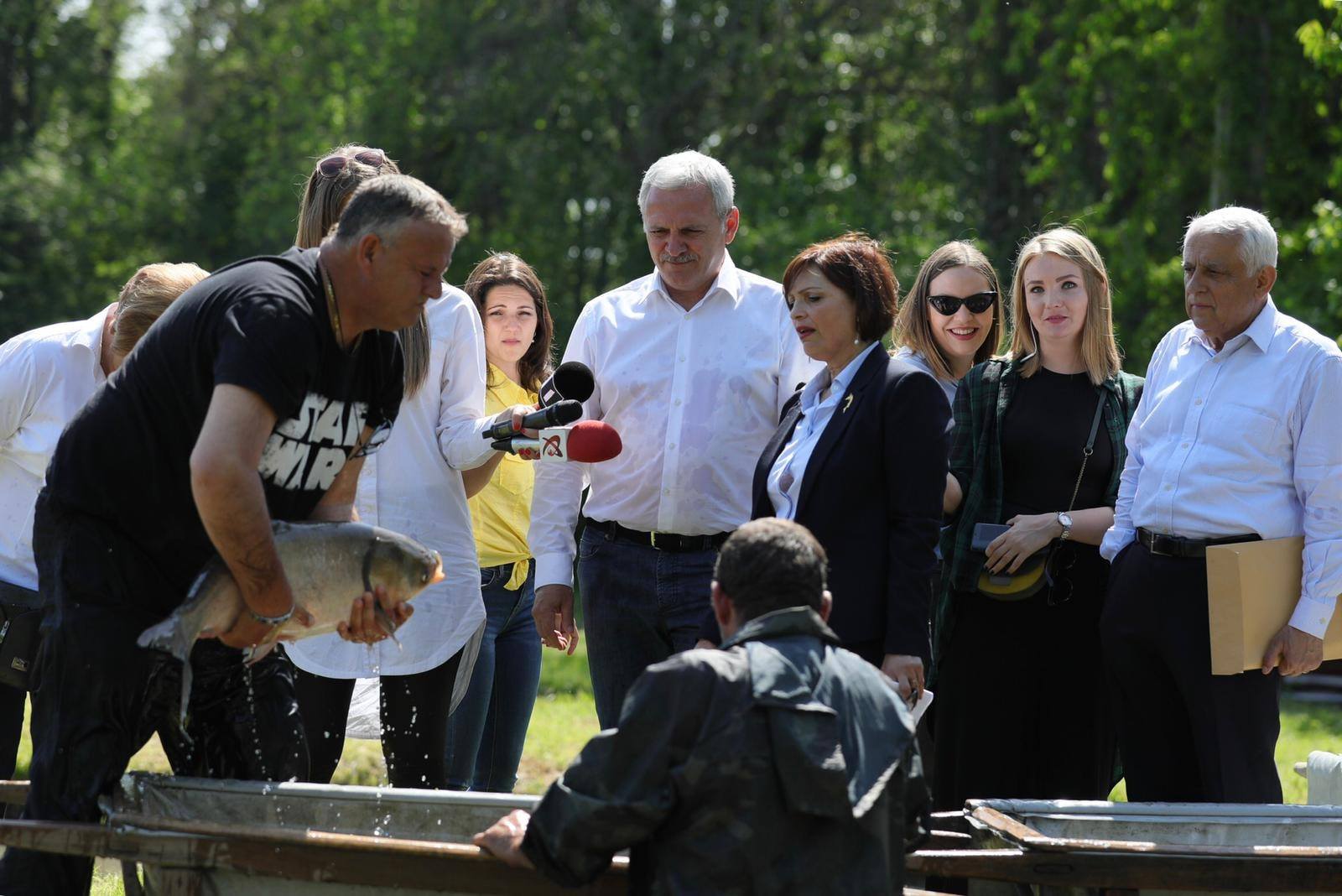 FOTO | Dragnea continuă promisiunile electorale: "A venit timpul să relansăm și piscicultura, oameni buni!"