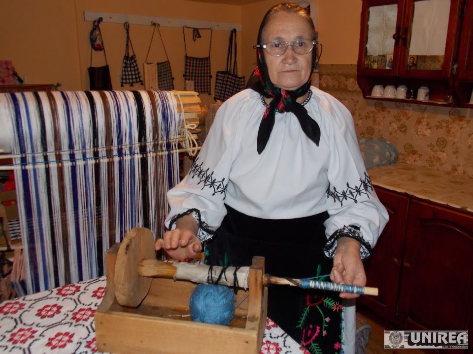 Povestea tulnicăresei Mariana Gligor din Țara Moților. ”Tezaurul uman viu” continuă tradițiile strămoșești
