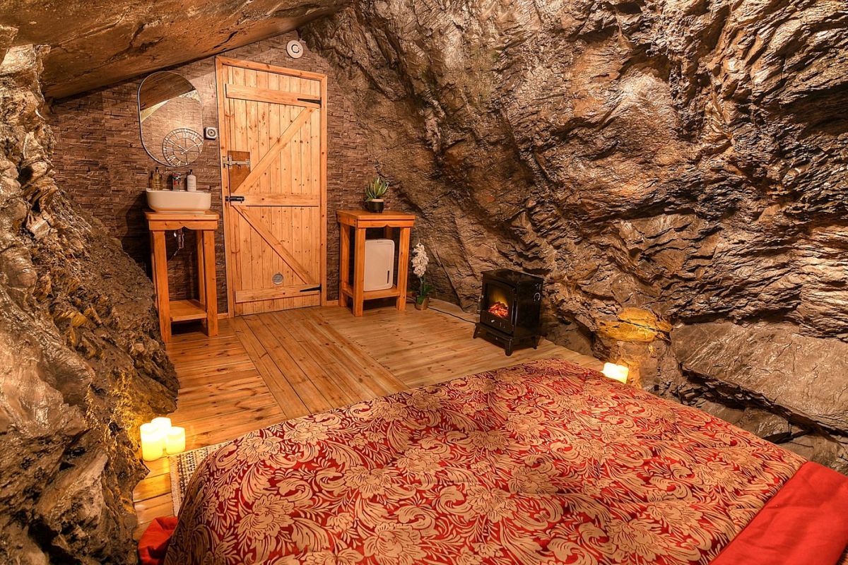 Mai jos de atât nu se poate: hotelul subteran unde turiștii coboară 419 metri pentru o noapte de neuitat