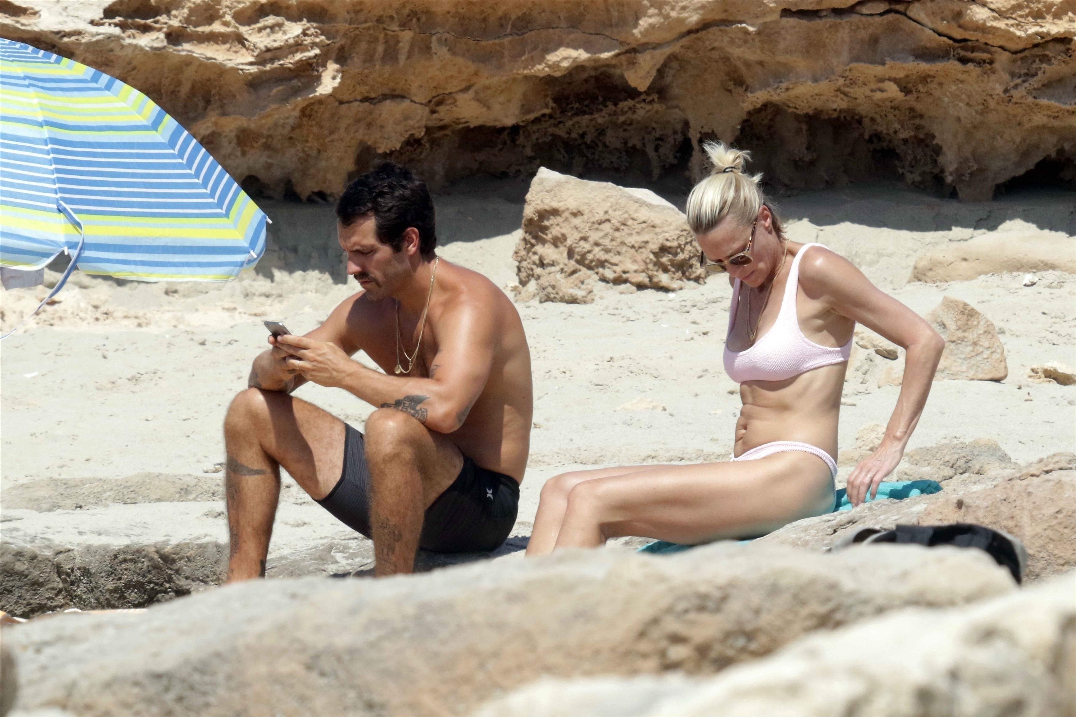 FOTO | Robin Wright, vedeta din House of Cards, în costum de baie. Actrița încă face furori, la 52 de ani