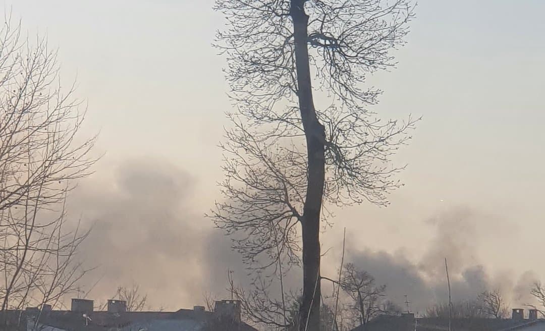 Un centru comercial din București a ars complet. ISU spune că nu avea autorizație de securitate la incendiu
