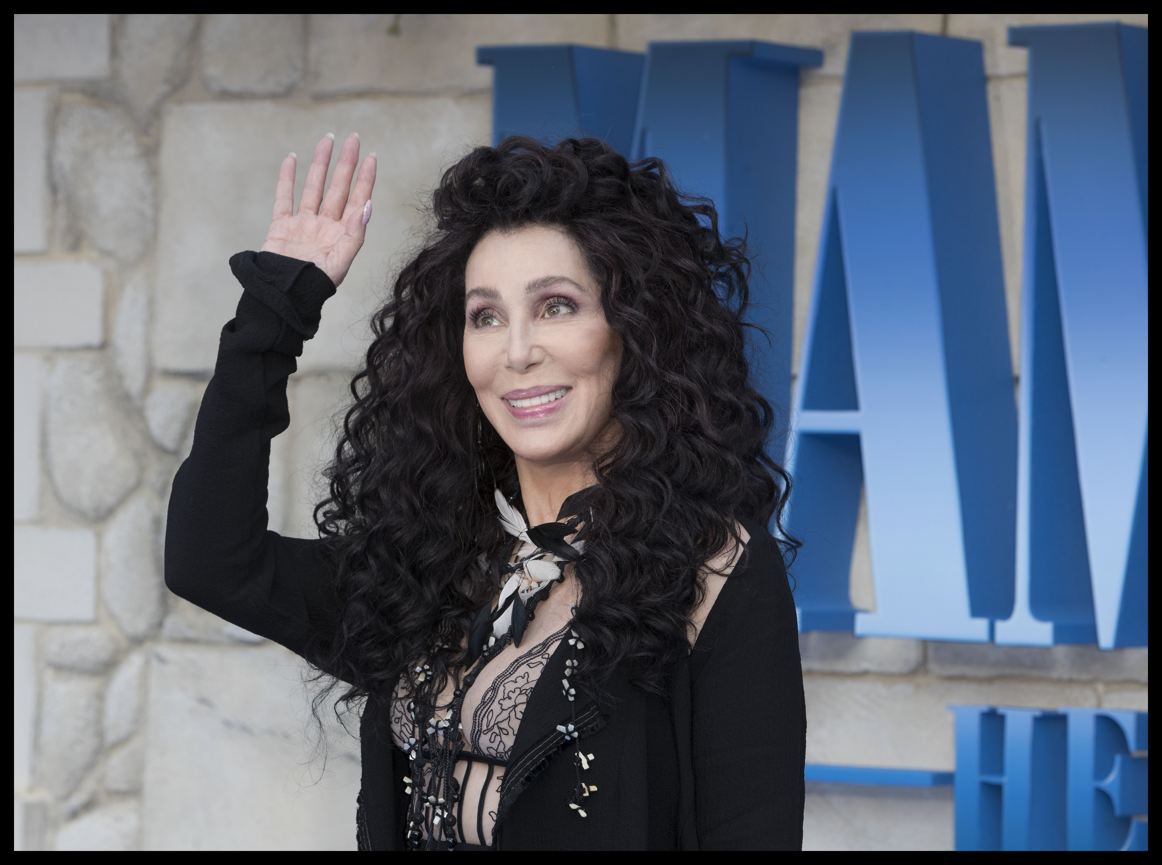 FOTO | Cher şi Meryl Streep s-au sărutat pe buze la premiera filmului „Mamma Mia! Here We Go Again“