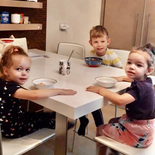 Imagini din casa în care Valentina Pelinel locuiește cu Cristi Borcea. Livingul vilei este spectaculos