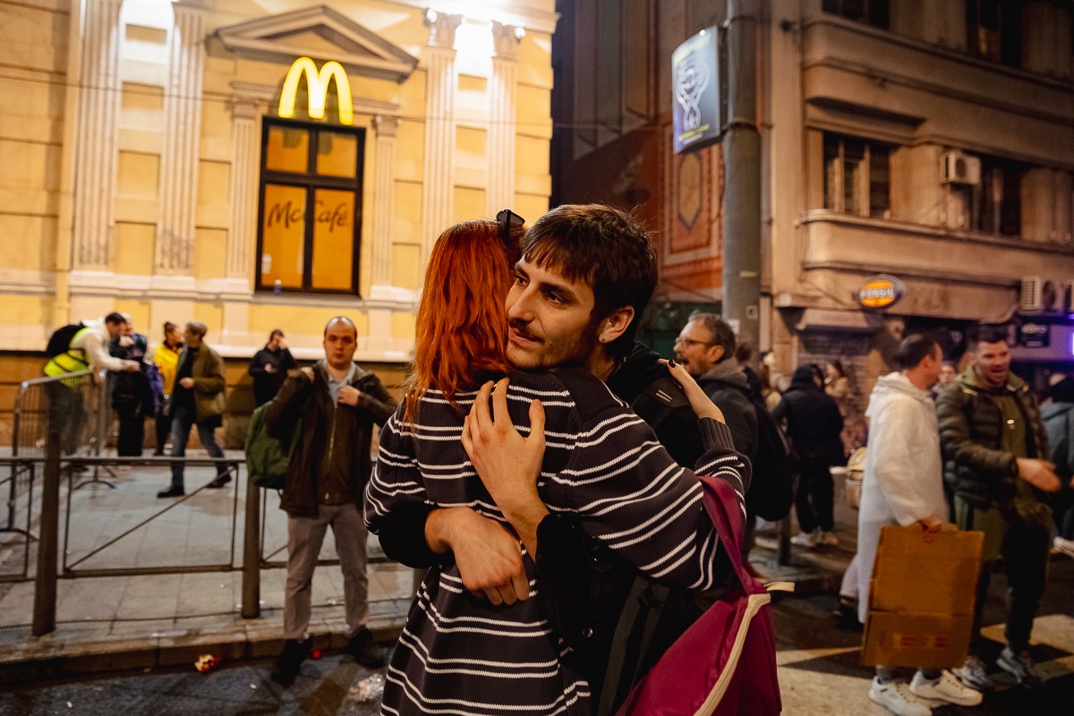 Român la protestul uriaș din Belgrad: „Asta e lupta noastră alături de poporul majoritar!”