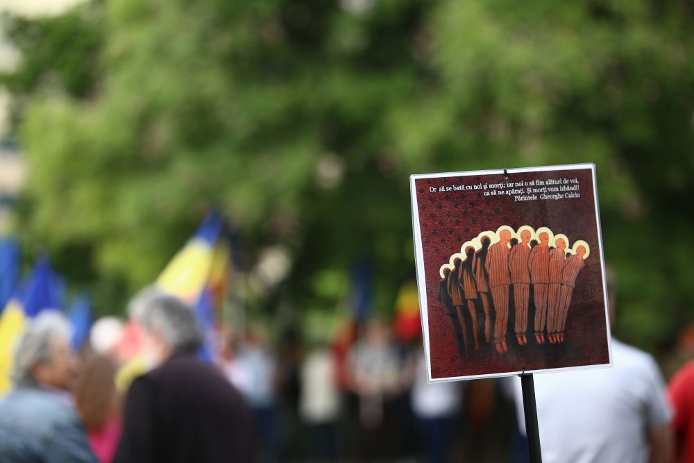 FOTO/ Ziua națională de cinstire a martirilor din temnițele comuniste a fost comemorată în Piața Revoluției