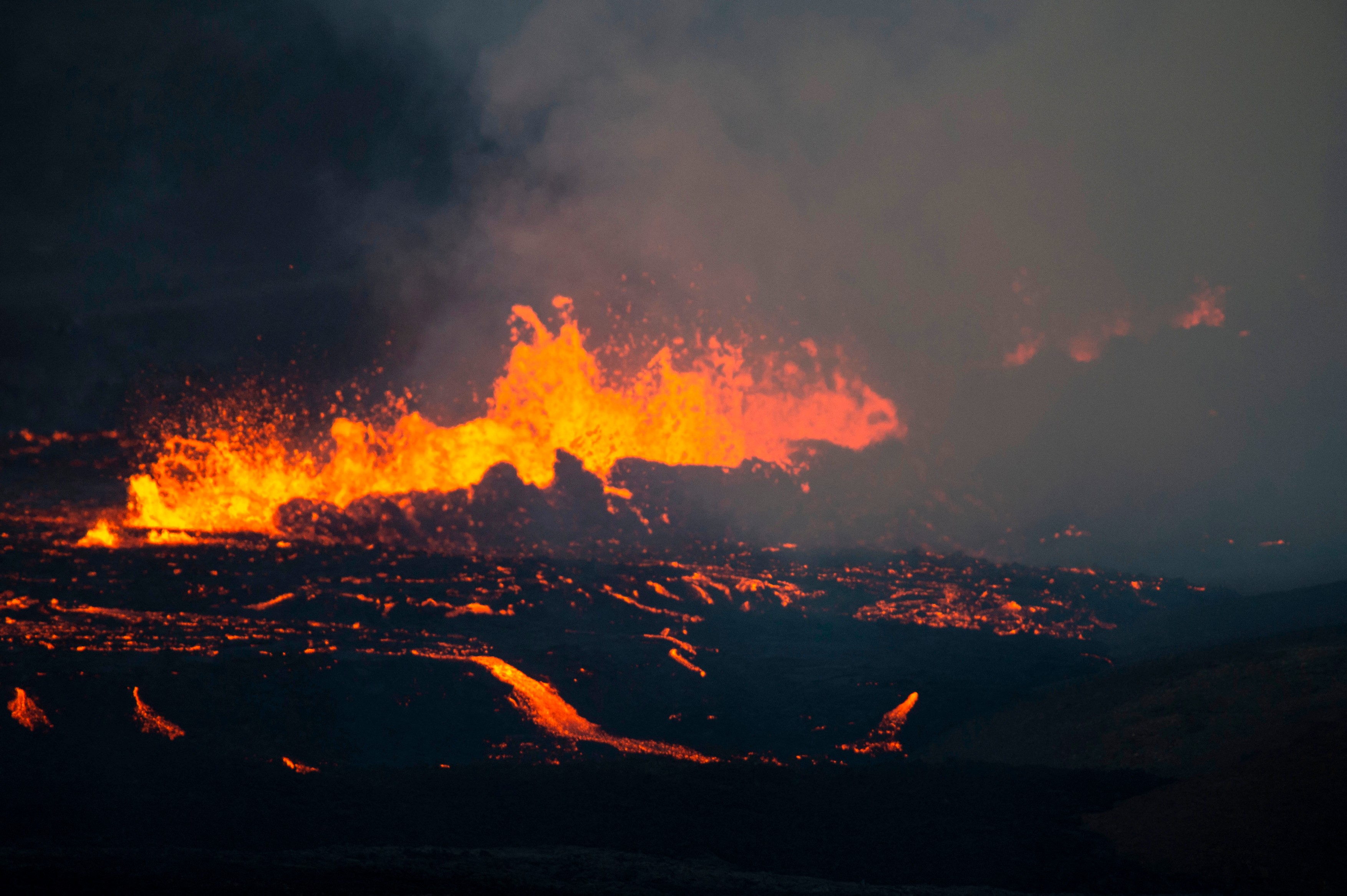 O erupție vulcanică din Islanda, atracție turistică pentru mii de oameni: „Am început să plâng. E atât de frumos”