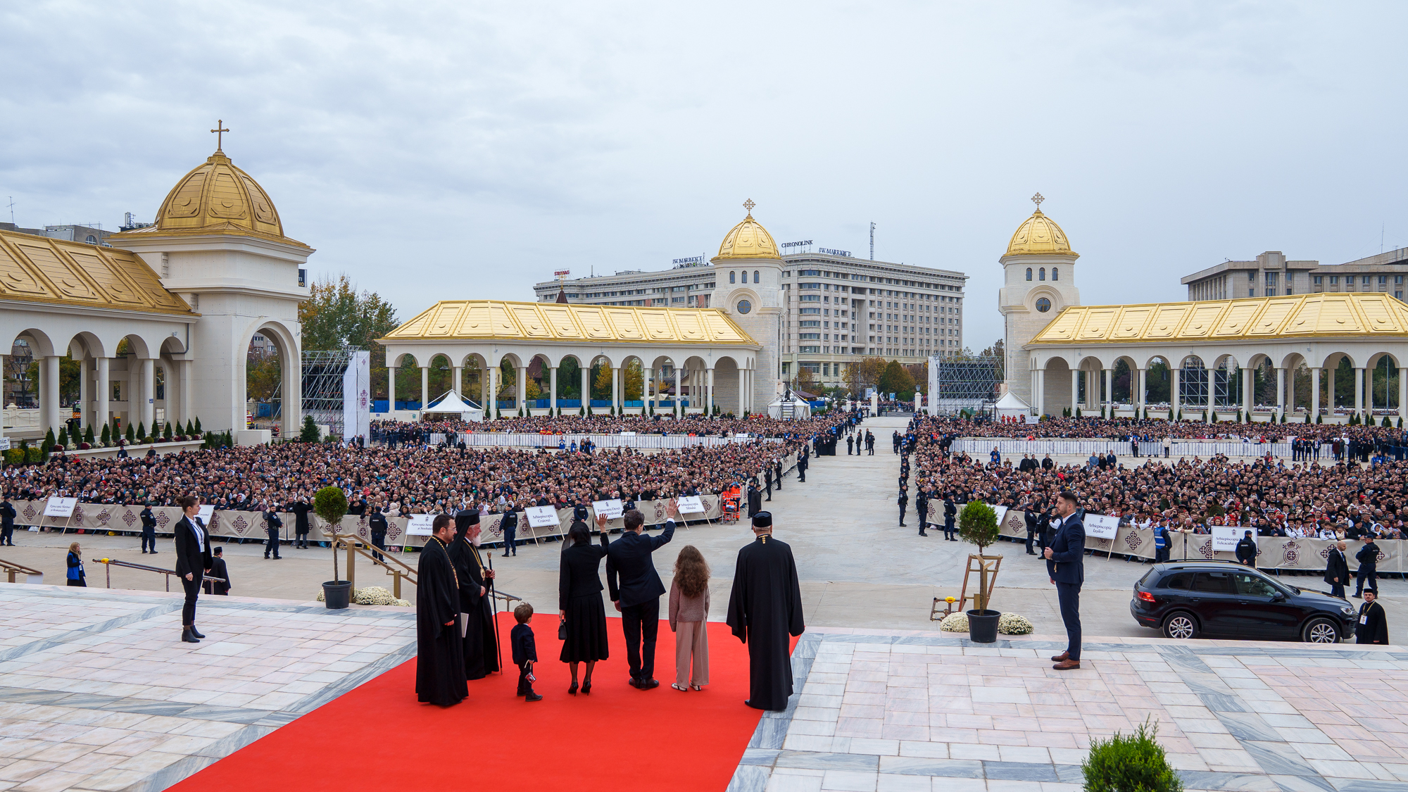 Dana Budeanu a criticat ținuta aleasă de Mirabela Grădinaru, partenera lui Nicușor Dan, la sfințirea Catedralei Mântuirii Neamului: „Alo, protocolu’ Cotroceni?”