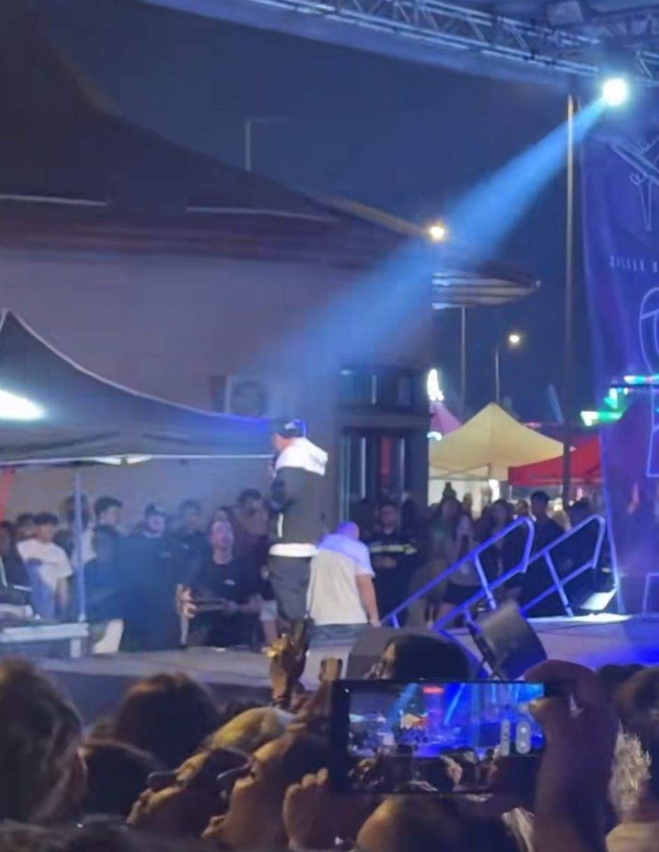Puya a fost întrerupt chiar în mijlocul concertului. Ce i-a cerut un bărbat din public. „Ești de la poliție? Ferească Dumnezeu!”