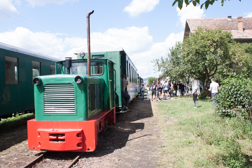 Petrecere în mocăniță! Muzică electronică și cocktail-uri în vagonul de tren
