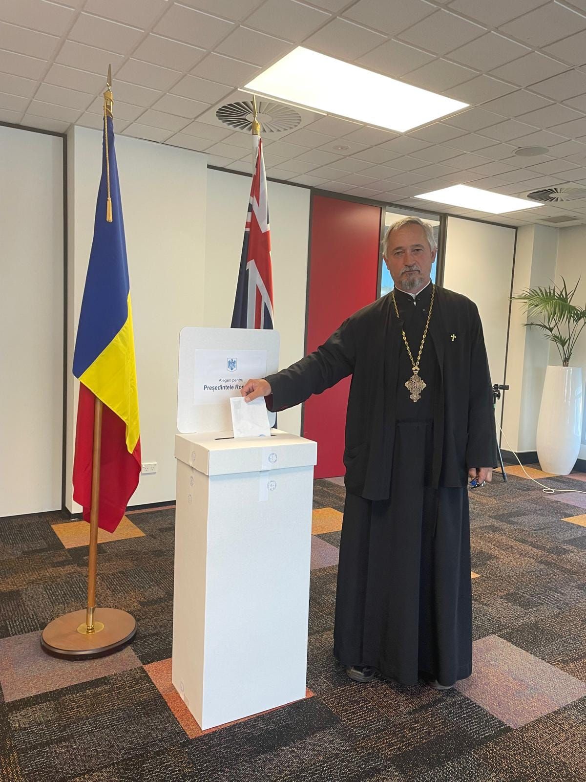 Primul român care a votat la alegerile prezidențiale din 2024 e preot în Noua Zeelandă