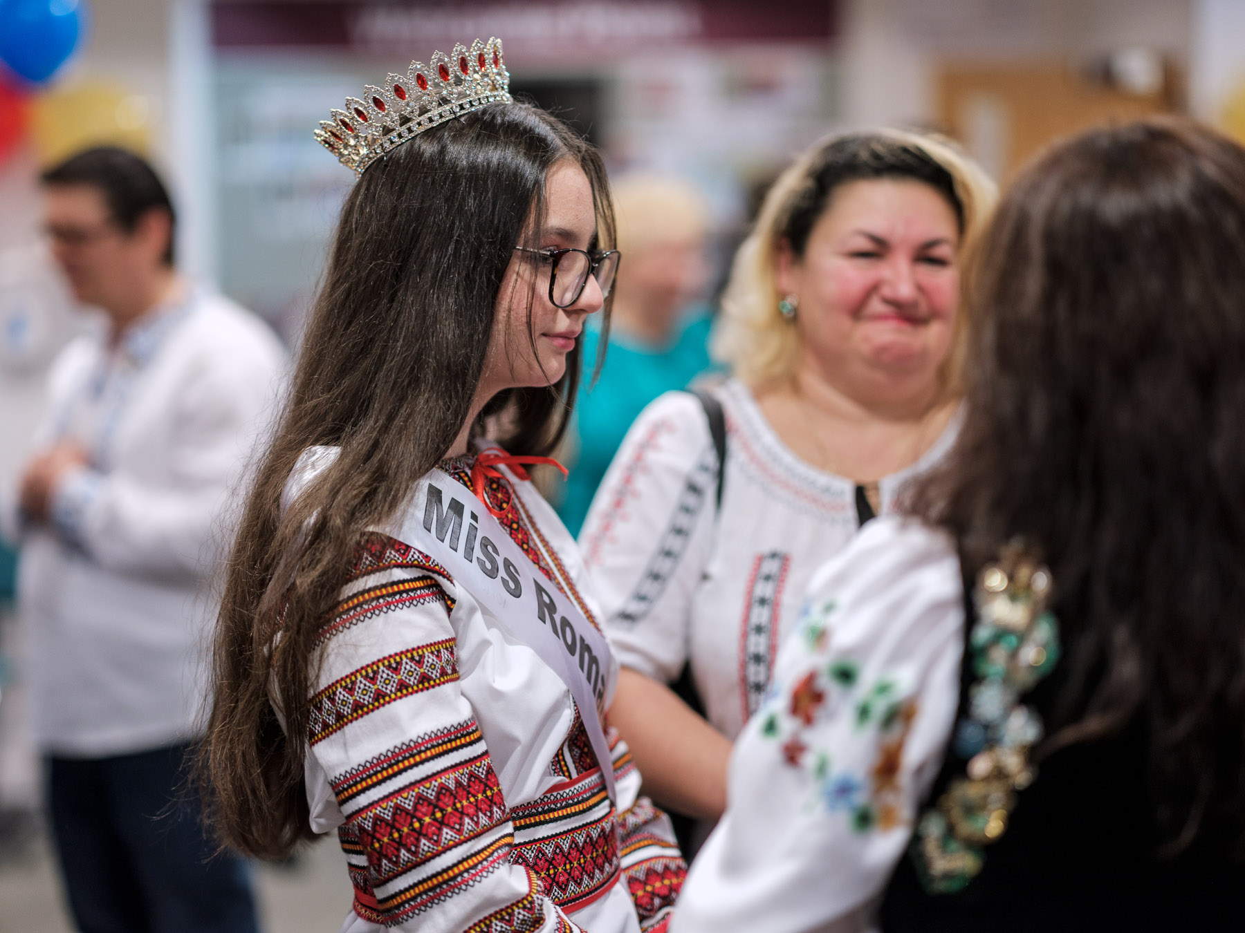 Sărbători departe de casă. La magazinul românesc dintr-un oraș din Marea Britanie, românii simt dorul. „Suntem cu inimile împărțite”