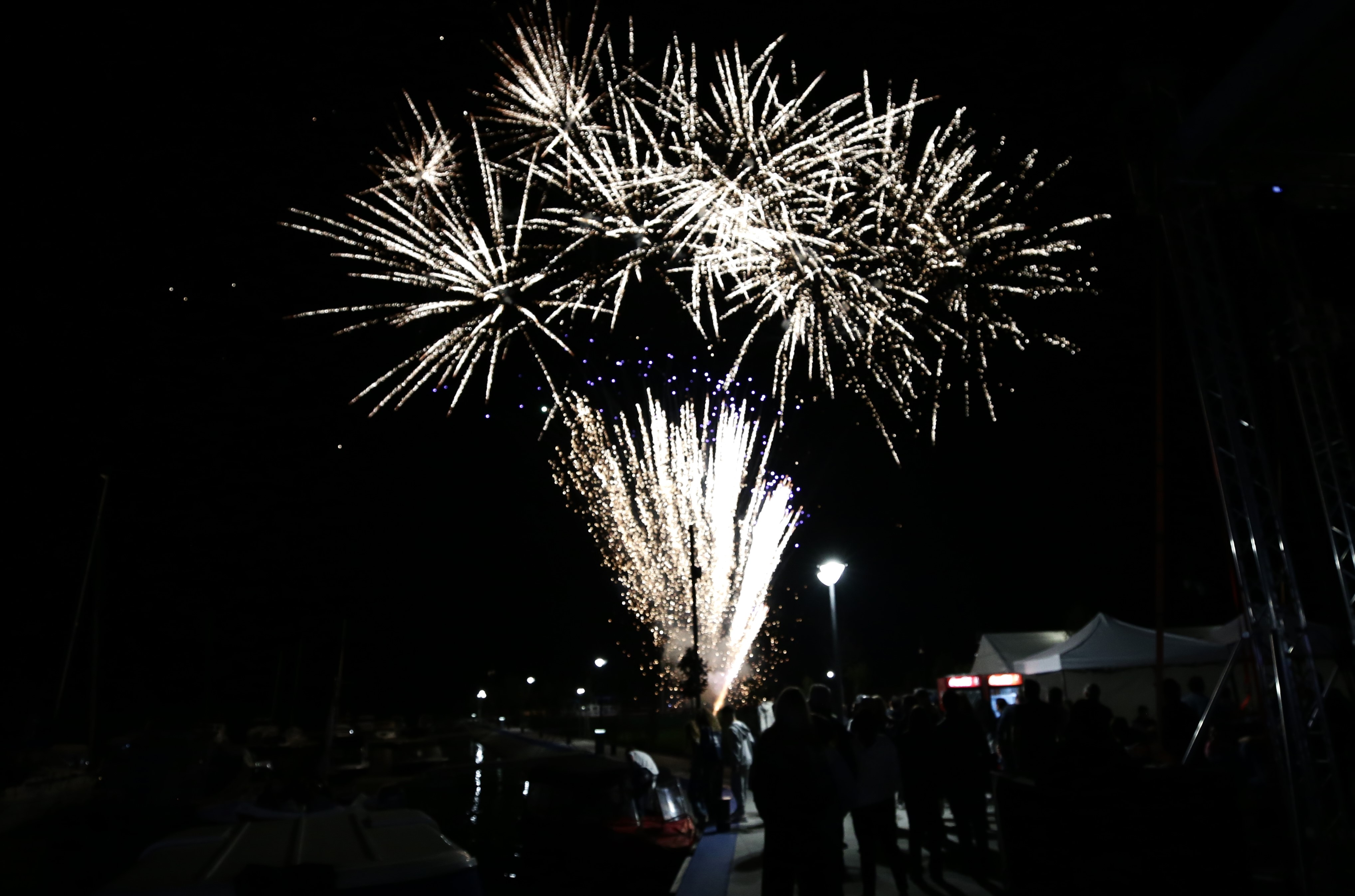 Seară latino la Festivalul Borșului Lipovenesc din Jurilovca. Concertul Gipsy Kings s-a prelungit cu un spectaculos foc de artificii: „România, I love you!” | FOTO REPORTAJ