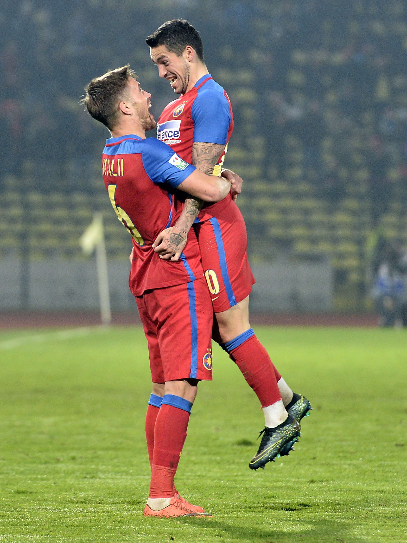 Liga I, play-off, etapa a 2-a. Steaua - Astra 2-0. ^”Roș-albaștrii” au făcut instrucție cu liderul și reintră cu șanse mari în lupta pentru titlu / BLOG