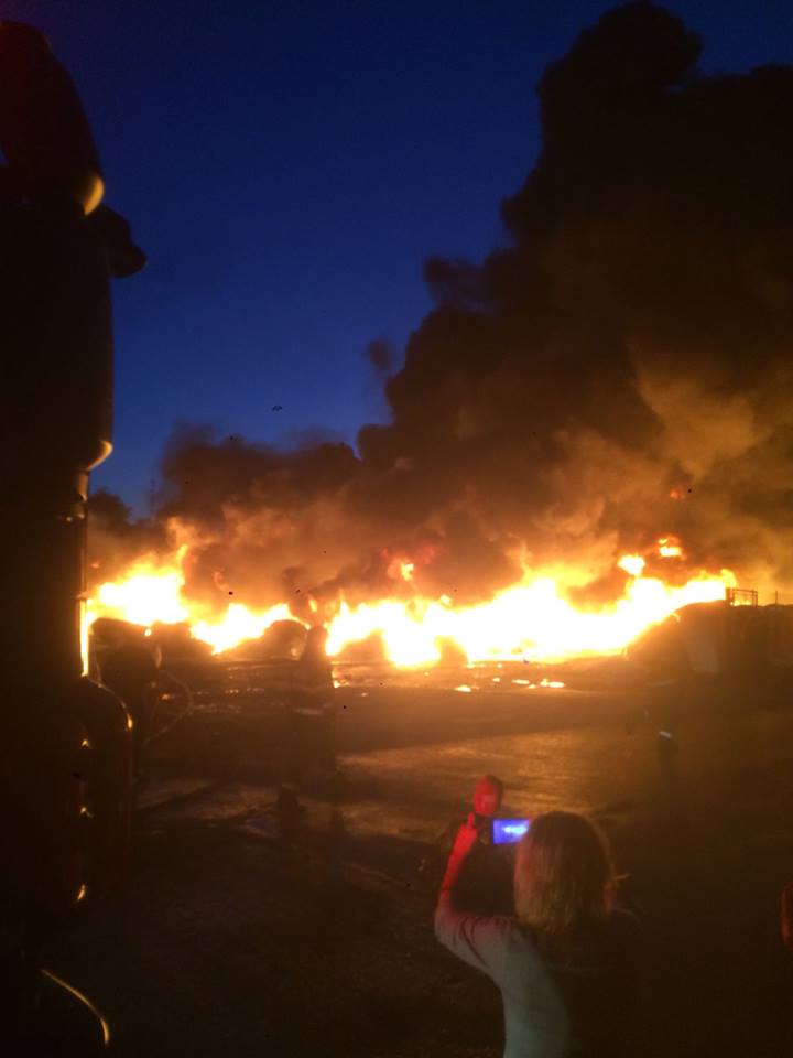 Incendiu la o fabrică de mase plastice din Hunedoara. Un muncitor a fost rănit