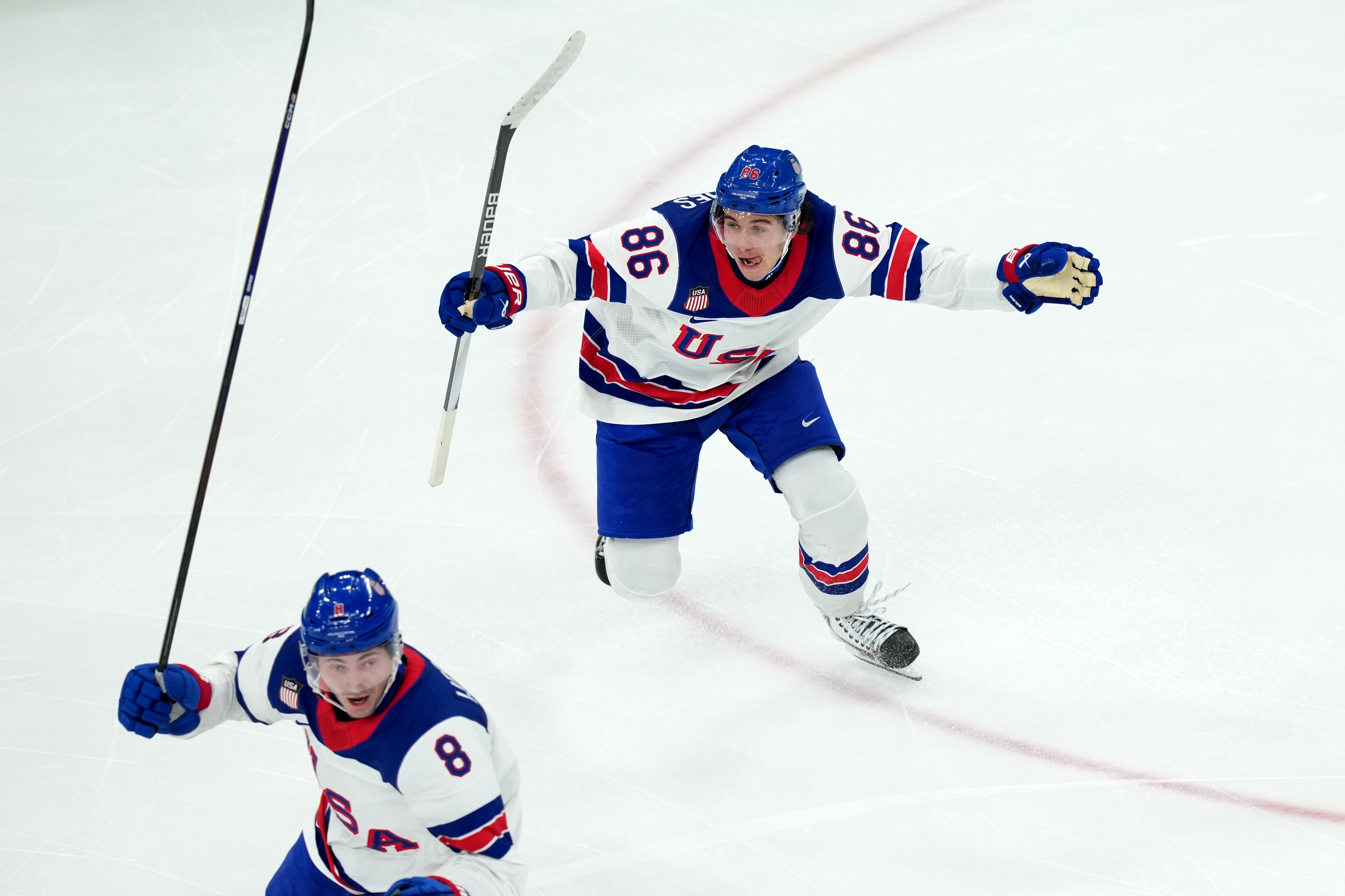 SUA câștigă aurul olimpic după 46 de ani. Jack Hughes a decis finala cu Canada în prelungiri