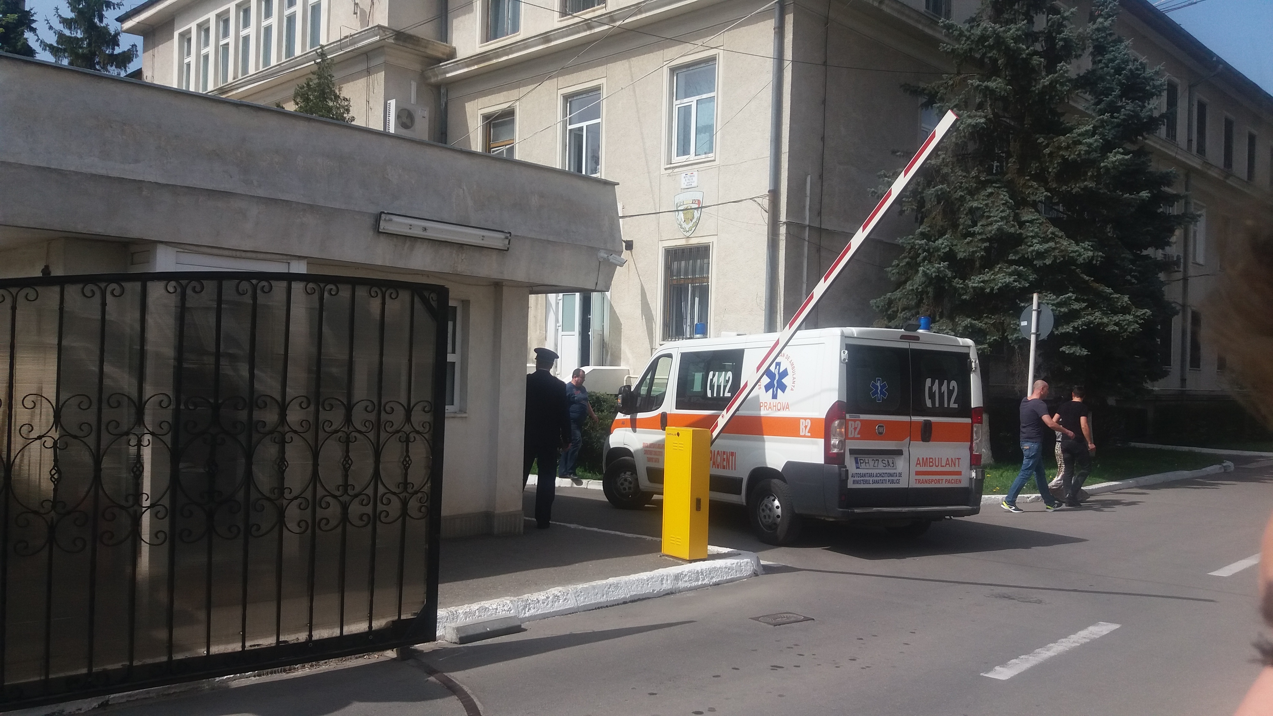 Percheziții la ghicitoarele din Ploieşti! Mai multe persoane, acuzate de înșelăciune și șantaj! A fost nevoie de intervenţia ambulanţei! GALERIE FOTO