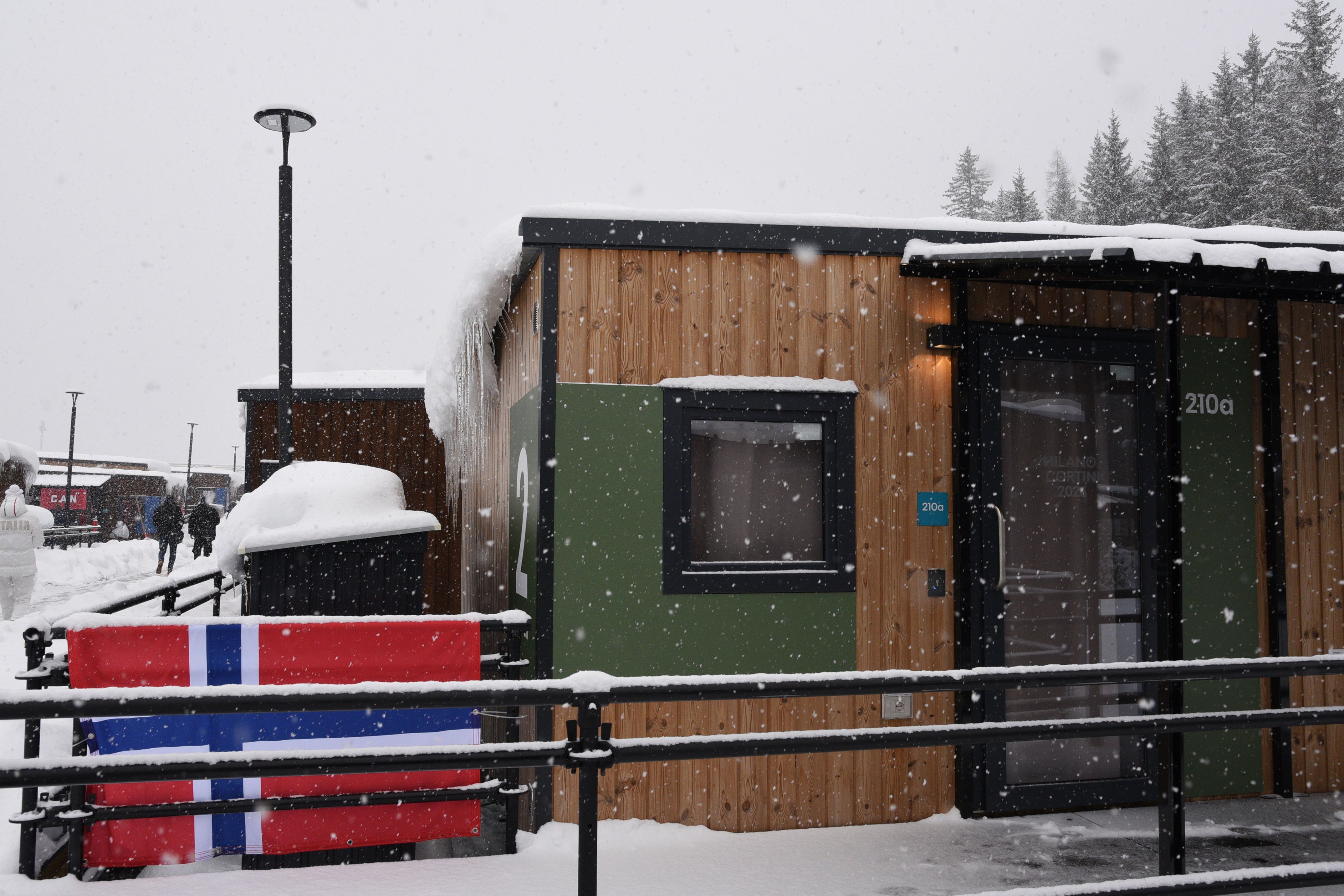Condițiile în care sunt cazați sportivii români în parcul de rulote din satul olimpic de la Cortina d’Ampezzo: „Camere spartane”