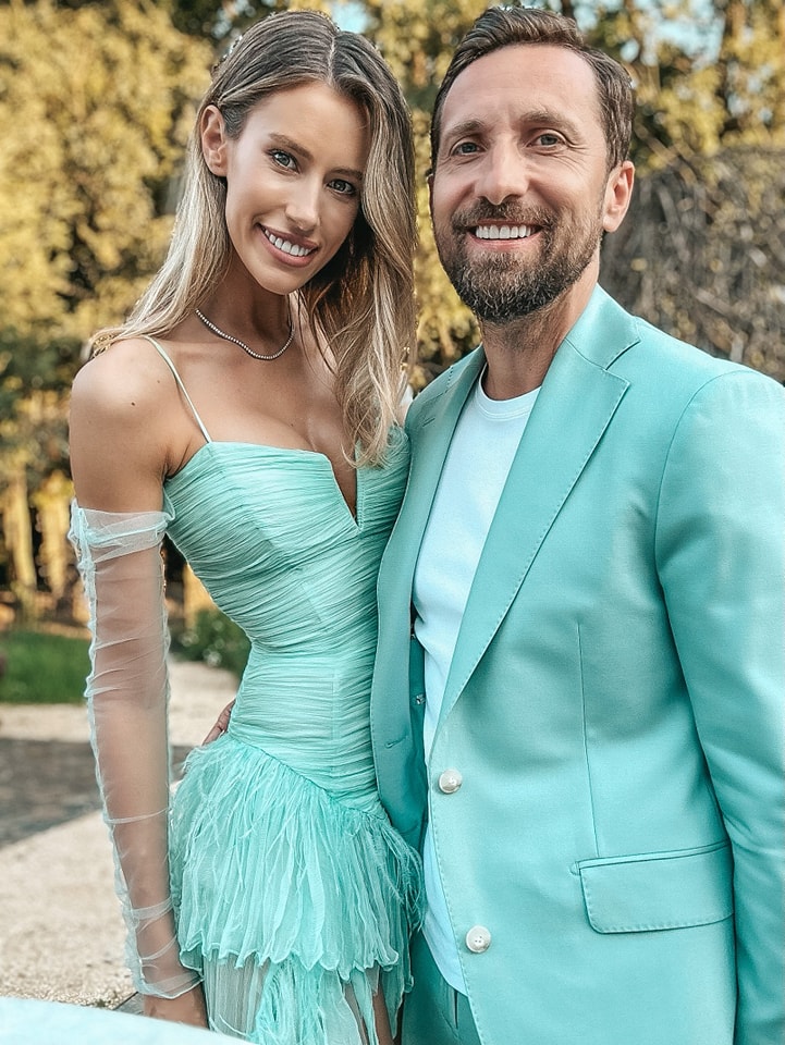 Dani Oțil, mesaj pentru soacră: „Este normal ca femeia acasă cu copil să umble așa?”. Cum s-a îmbrăcat Gabriela Prisăcariu