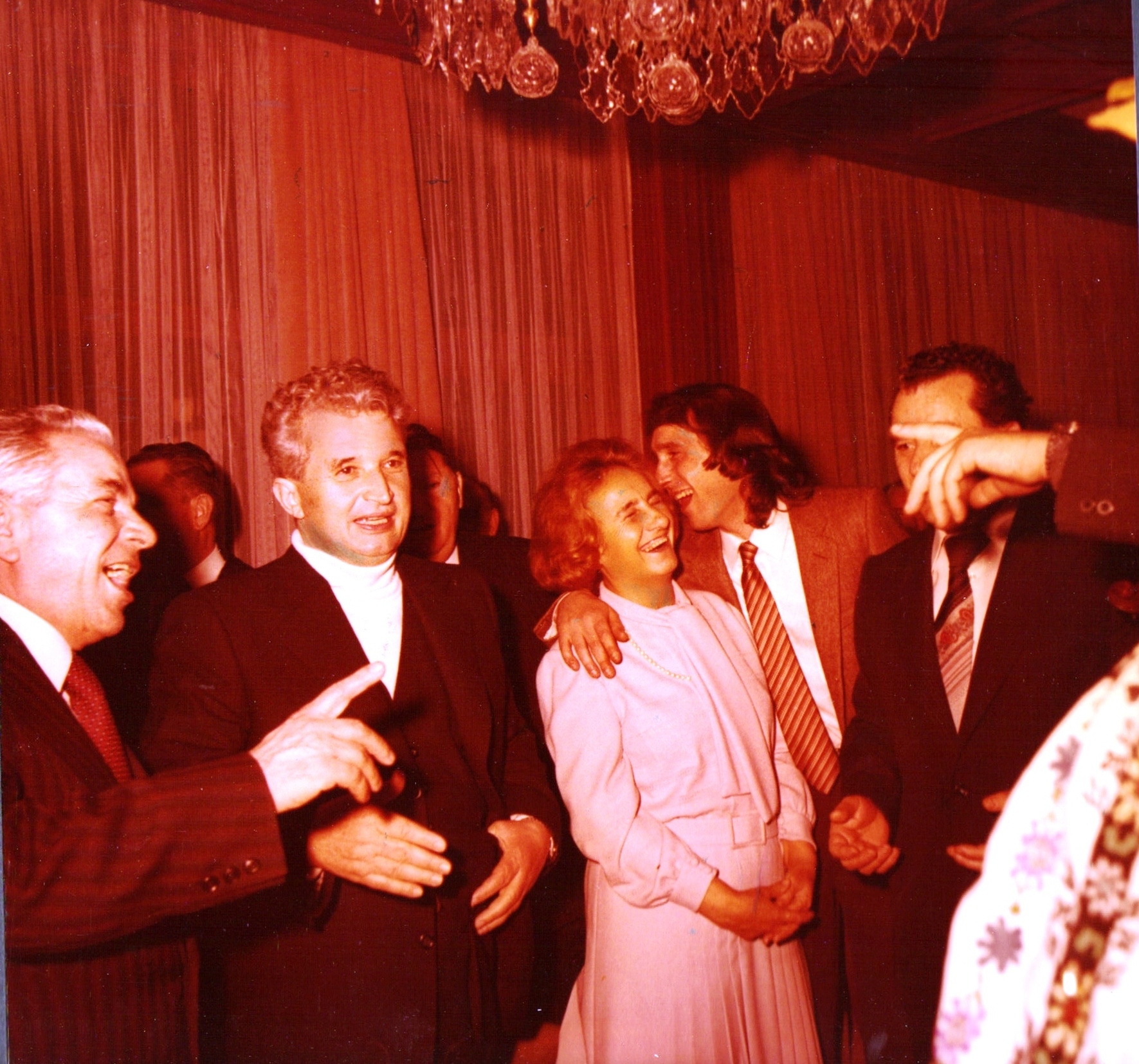 Imagini incredibile de la petrecerile cu lăutari ale lui Nicolae Ceaușescu. Dedicații cu Gică Petrescu și Romica Puceanu