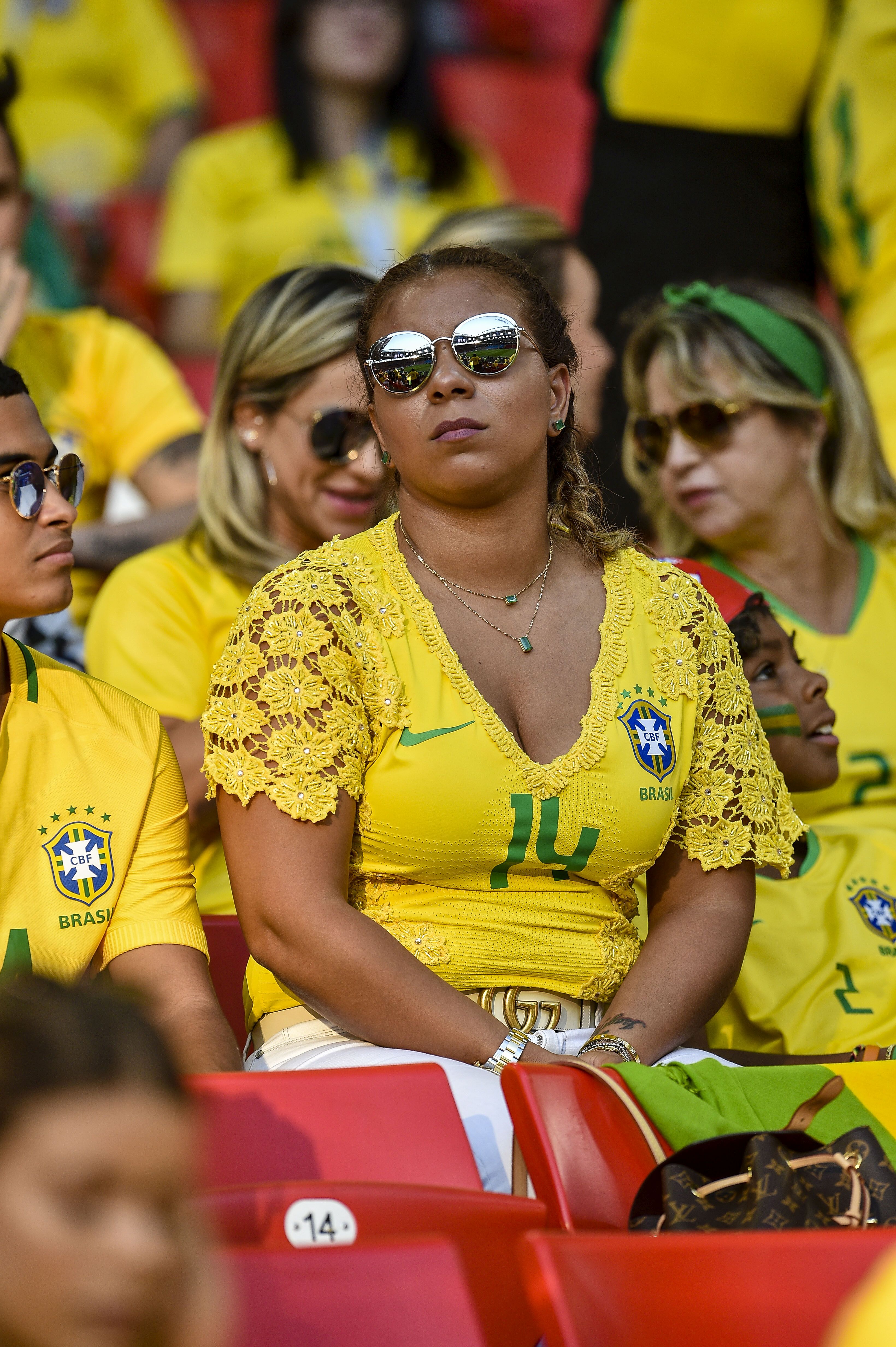 Fotbaliștii din naționala Braziliei sunt susținuți de iubite, soții și fotomodele celebre la Cupa Mondială de fotbal 2018 / GALERIE FOTO