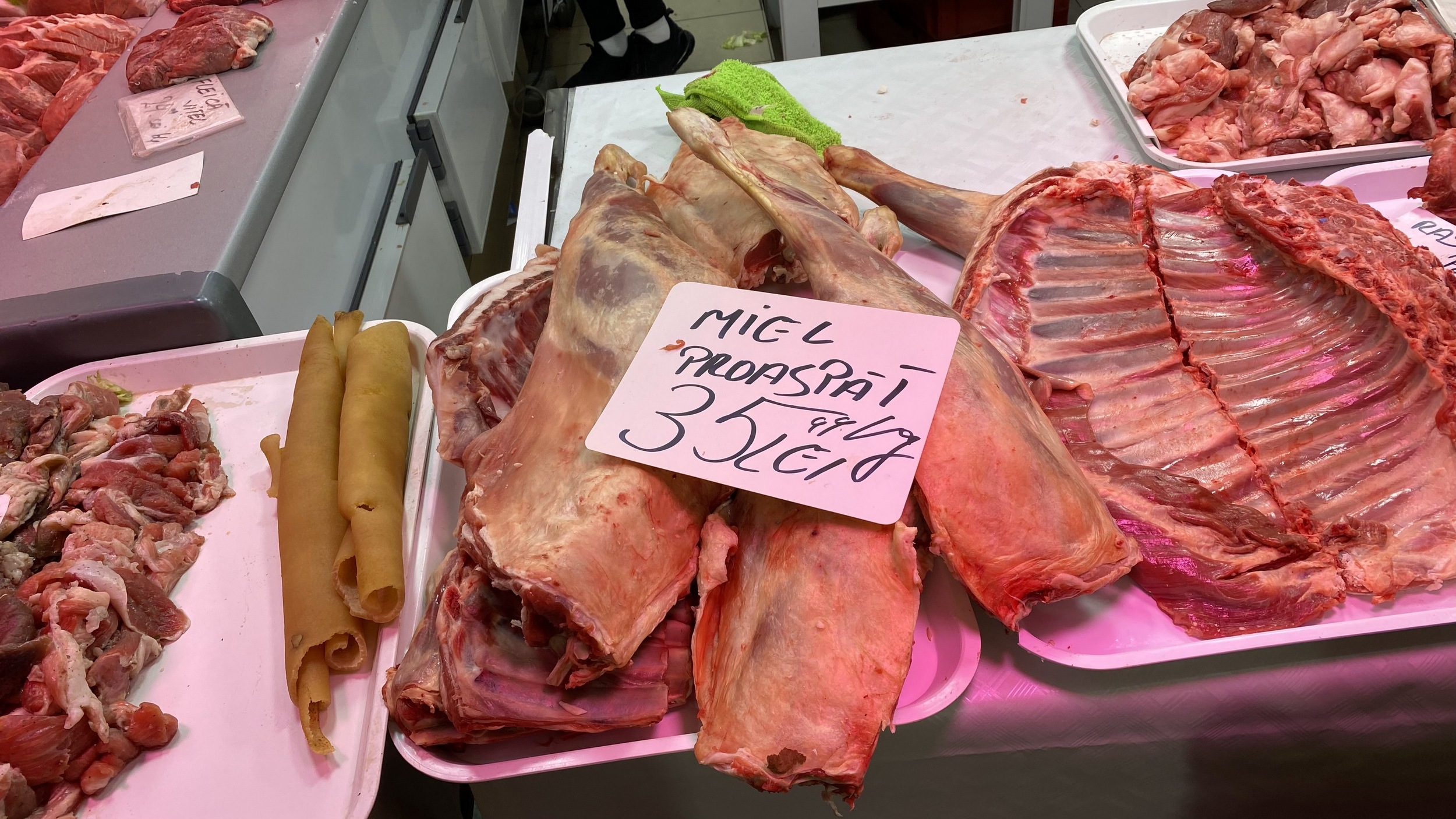 Cât costă un kilogram de carne de miel pentru Paște 2024? „Mielul dobrogean, mai bun de la an la an!”