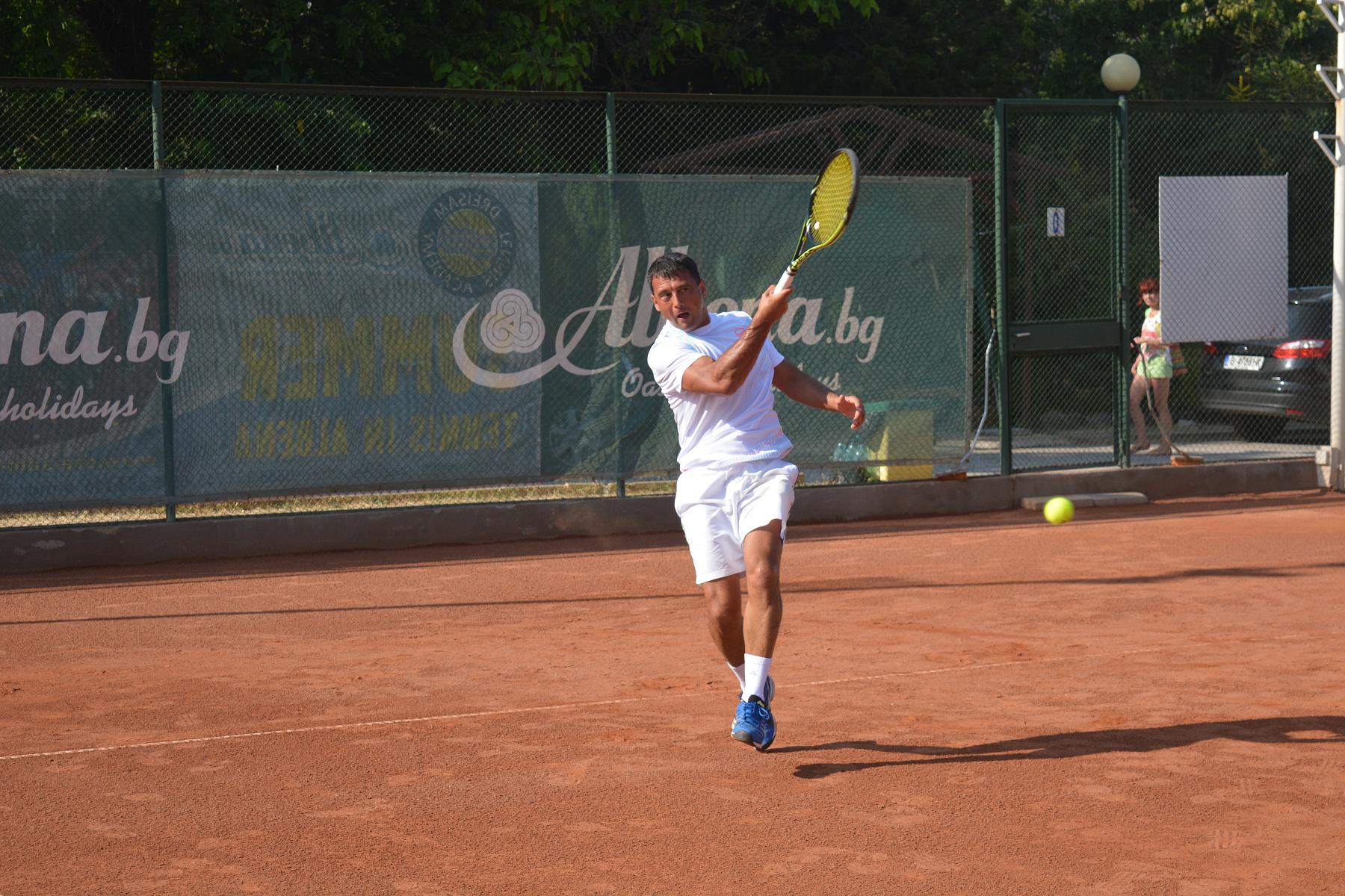Turneele marca Tenis Partener și Tenis10 domină plaja de la Albena. Timp de 7 zile au loc probe de joc pentru pasionații de sportul alb mari și mici / GALERIE FOTO