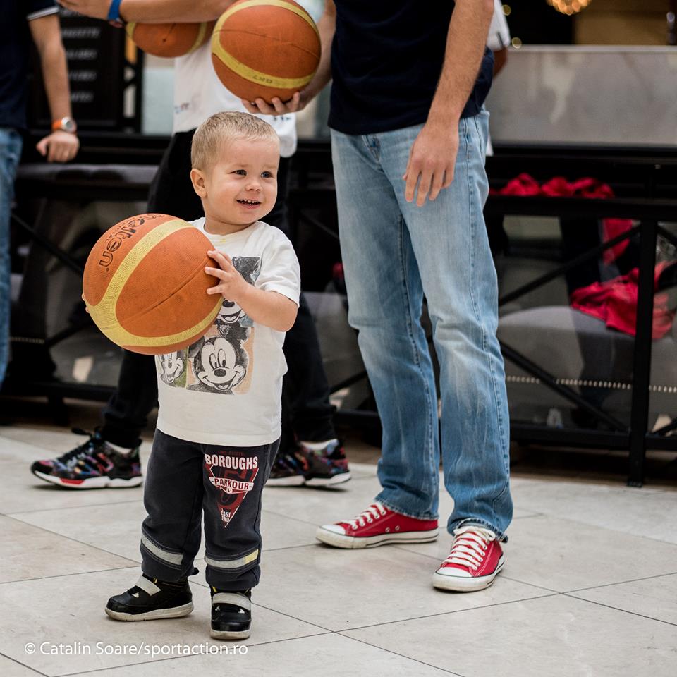 Steliștii au dat în mintea copiilor. S-a întâmplat la mall