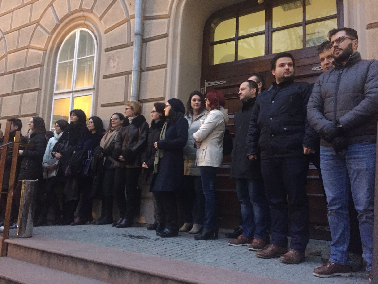 FOTO/VIDEO| Sute de magistrați au protestat în orașe din țară, nemulțumiți de modificările la legile justiției