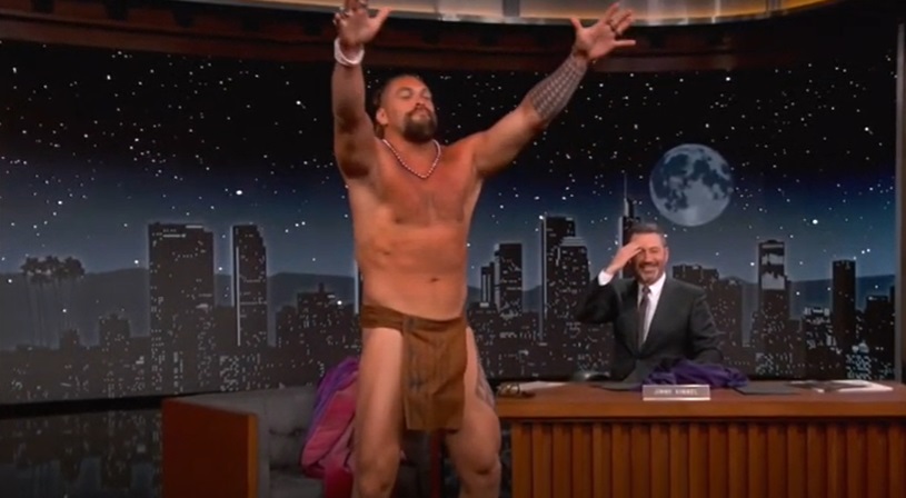 Jason Momoa s-a dezbrăcat în direct, la TV. Starul din „Aquaman” a dat explicații: „Nu-mi mai place să port haine”