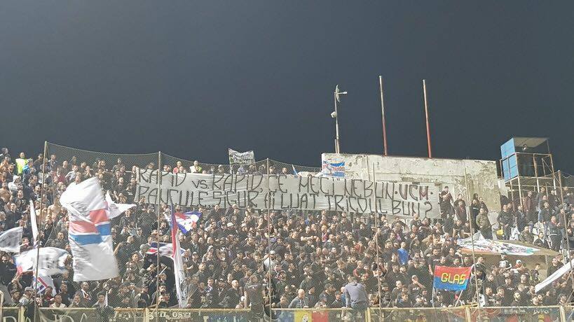 Cele mai tare mesaje afișate la Academia Rapid - CSA Steaua: ”Galeria lu′ Rapid, cea mai membră de partid” | GALERIE FOTO