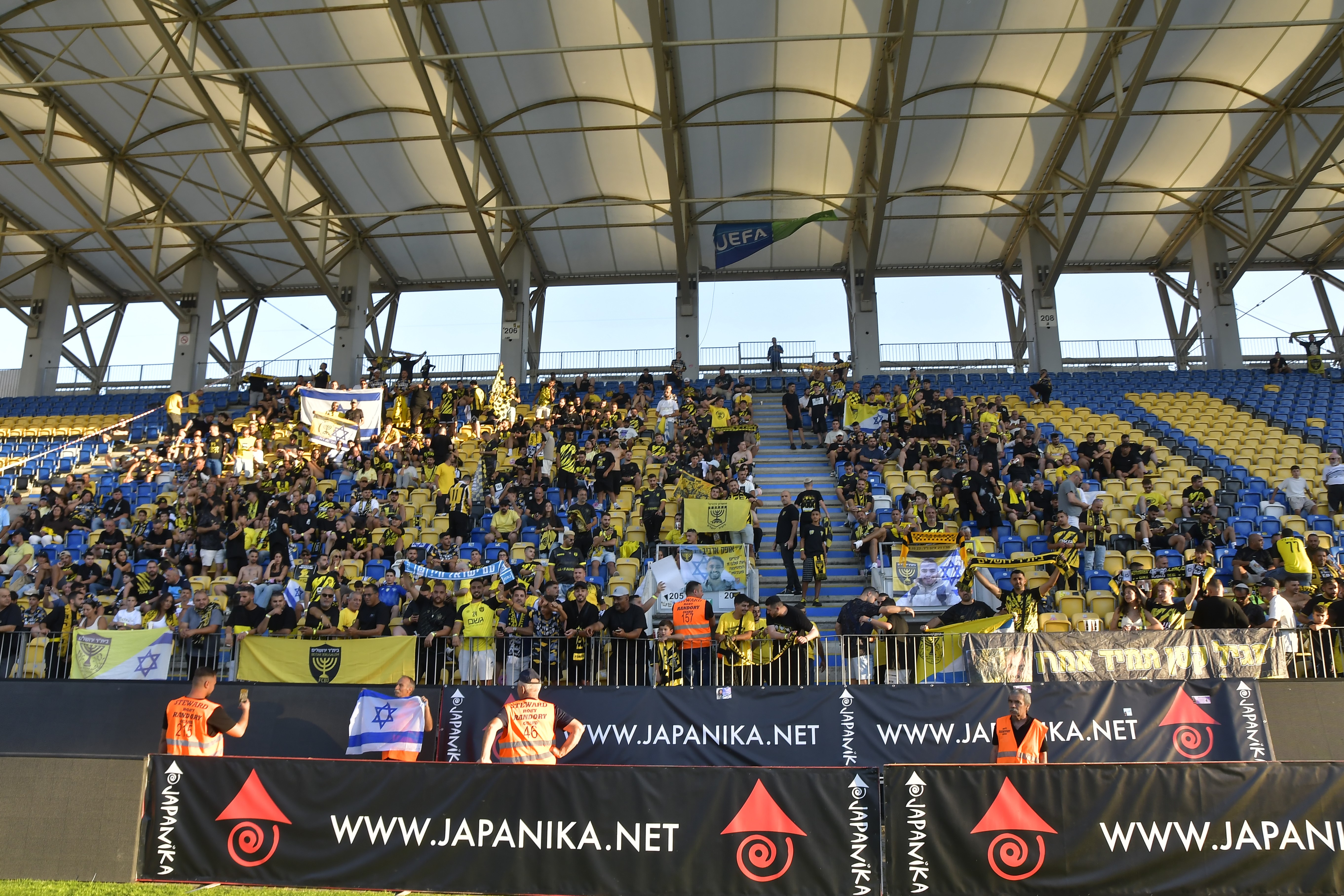 Familia lui Rom Braslavsky, împiedicată să afișeze mesaje pentru eliberarea lui, la meciul Beitar - Riga, de la Ploiești: „UEFA, antisemitism și ipocrizie”