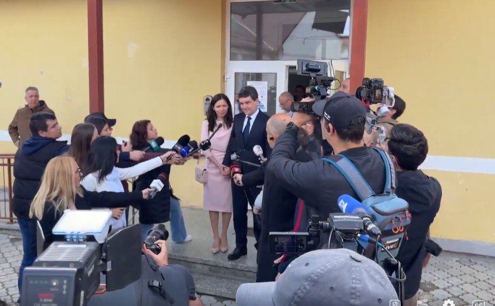Ce a spus Iulia Albu despre ținuta purtată în ziua votului de Mirabela Grădinaru, partenera lui Nicușor Dan