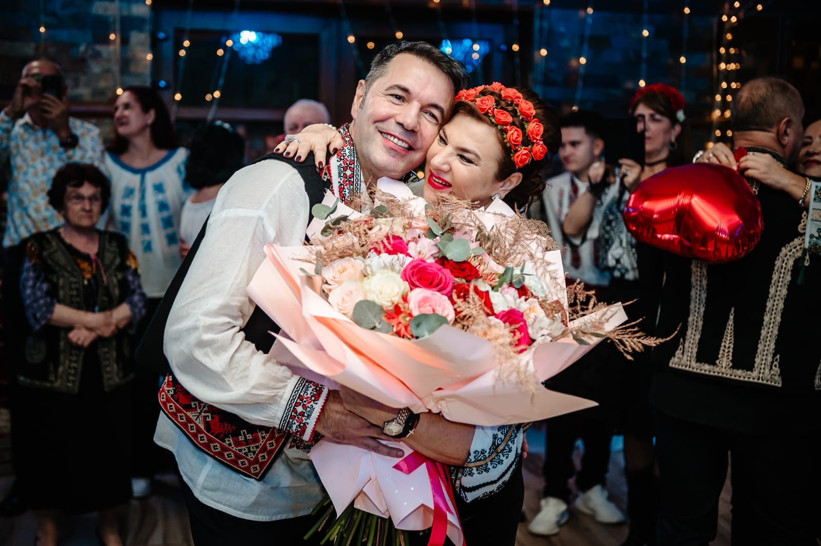 Mihaela Borcea și Sorin Rap s-au căsătorit. Primele imagini de la nunta lor, unde Mihai Albu și Romanița Iovan au fost printre invitați