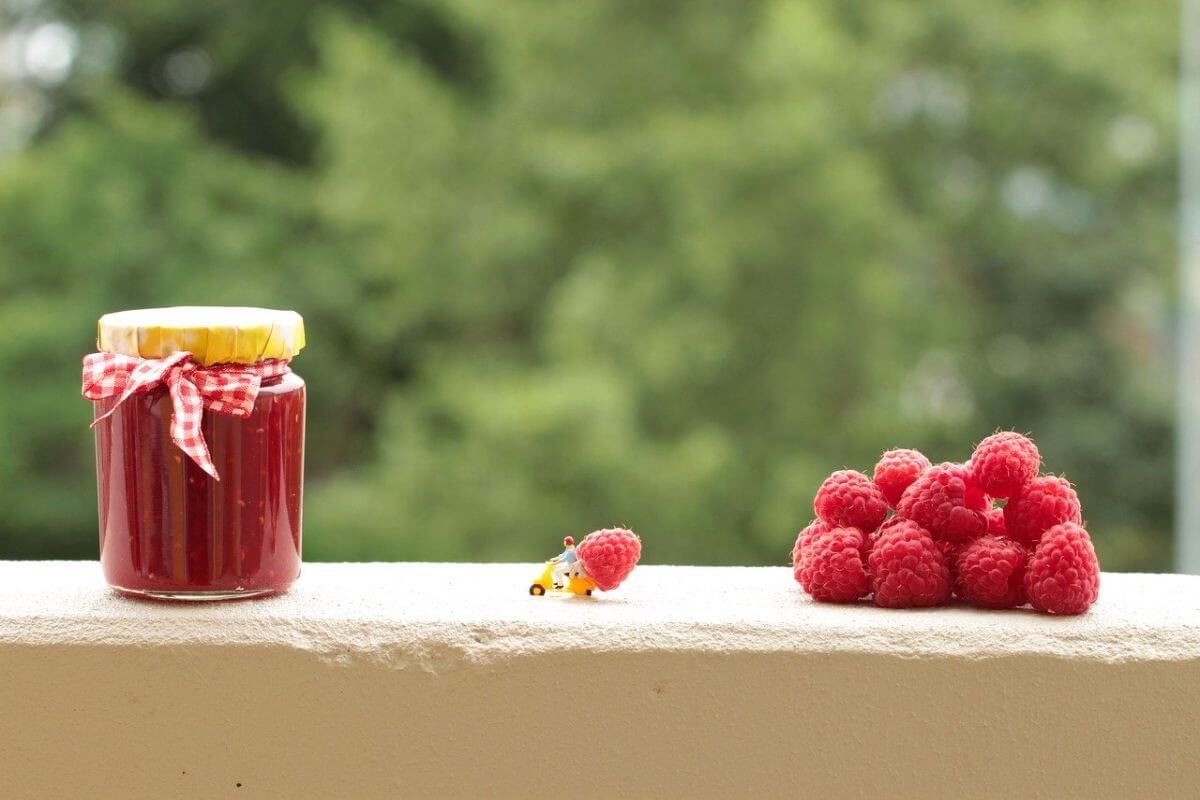 Dulceață de zmeură - cum păstrezi aroma proaspătă a fructelor în cea mai bună dulceață