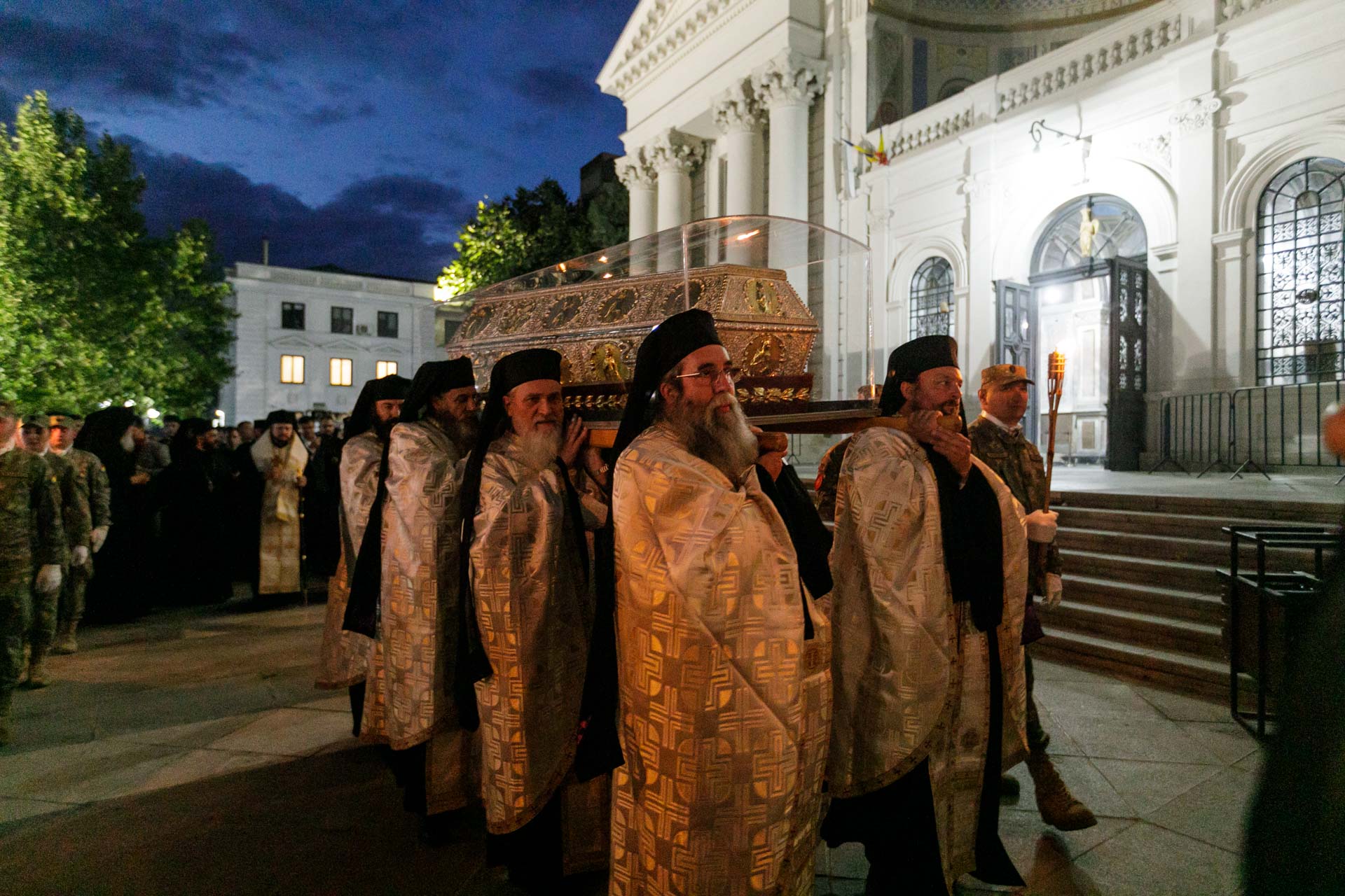 Record la pelerinajul de la Sfânta Parascheva din Iași: 40.000 de oameni în procesiune