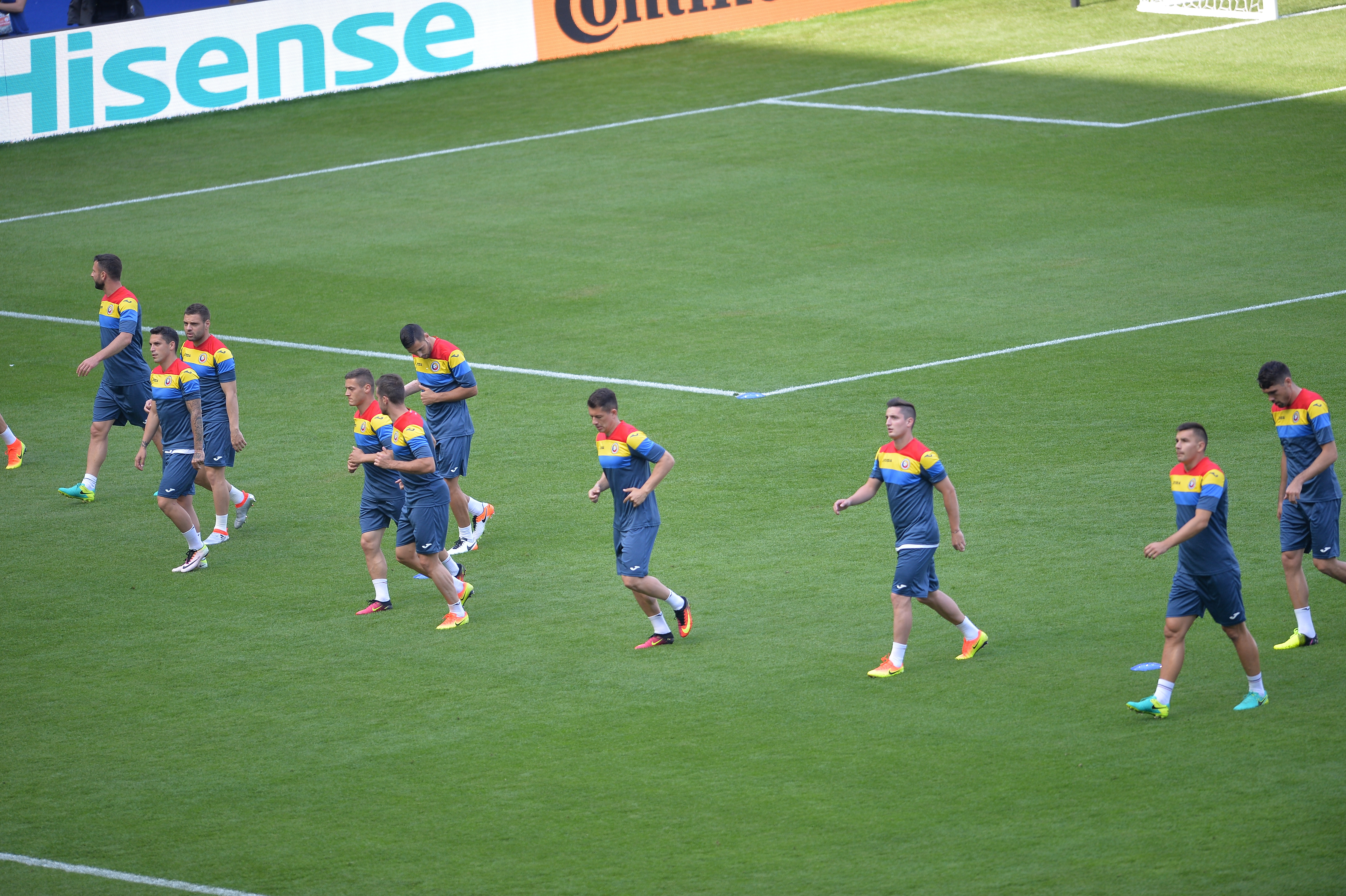 Euro 2016. Tricolorii au efectuat antrenamentul oficial pe Stade de France, ultimul înaintea meciului cu ”Les Bleus” (vineri, ora 22:00). Zâmbete și uimire / GALERIE FOTO și VIDEO