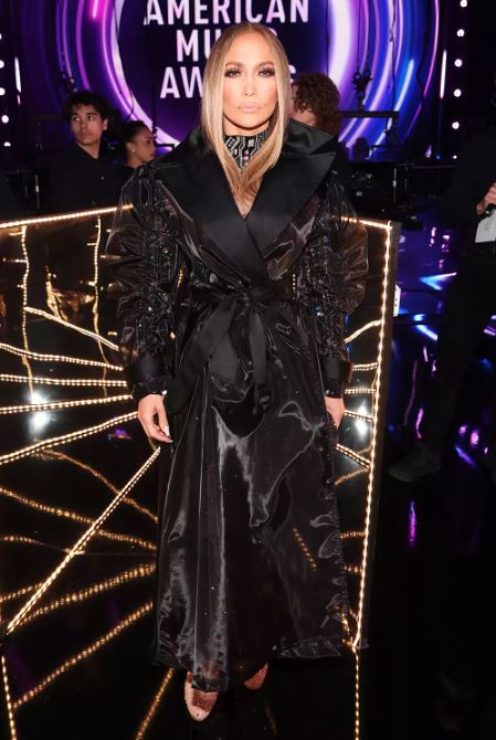 Jennifer Lopez, show incendiar la American Music Awards