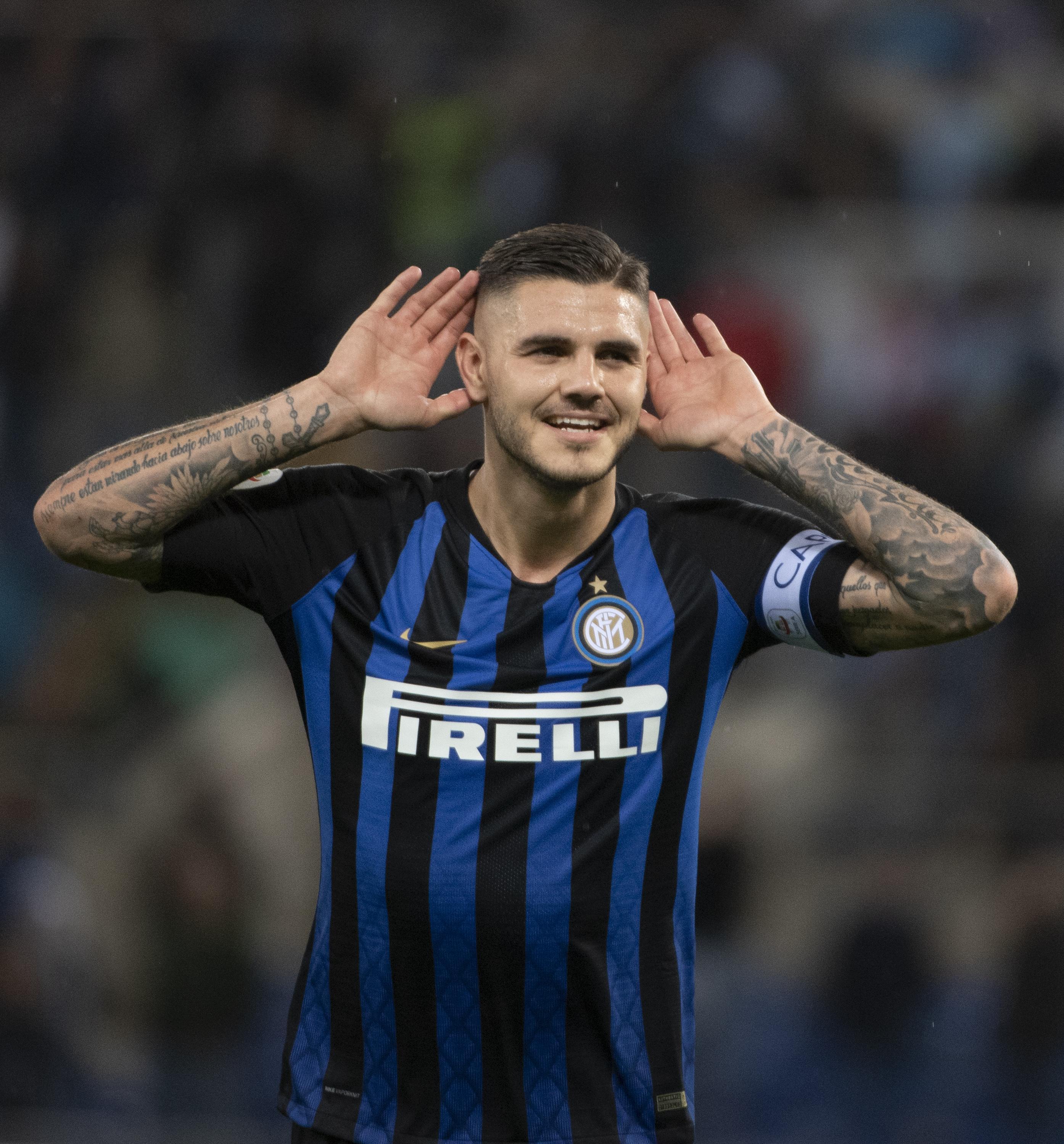 Un student român îi face ghetele lui Mauro Icardi, starul argentinian de la Inter Milano! Octavian Graure îi desenează și îi personalizează adidașii atacantului. Antonia, printre clienții săi