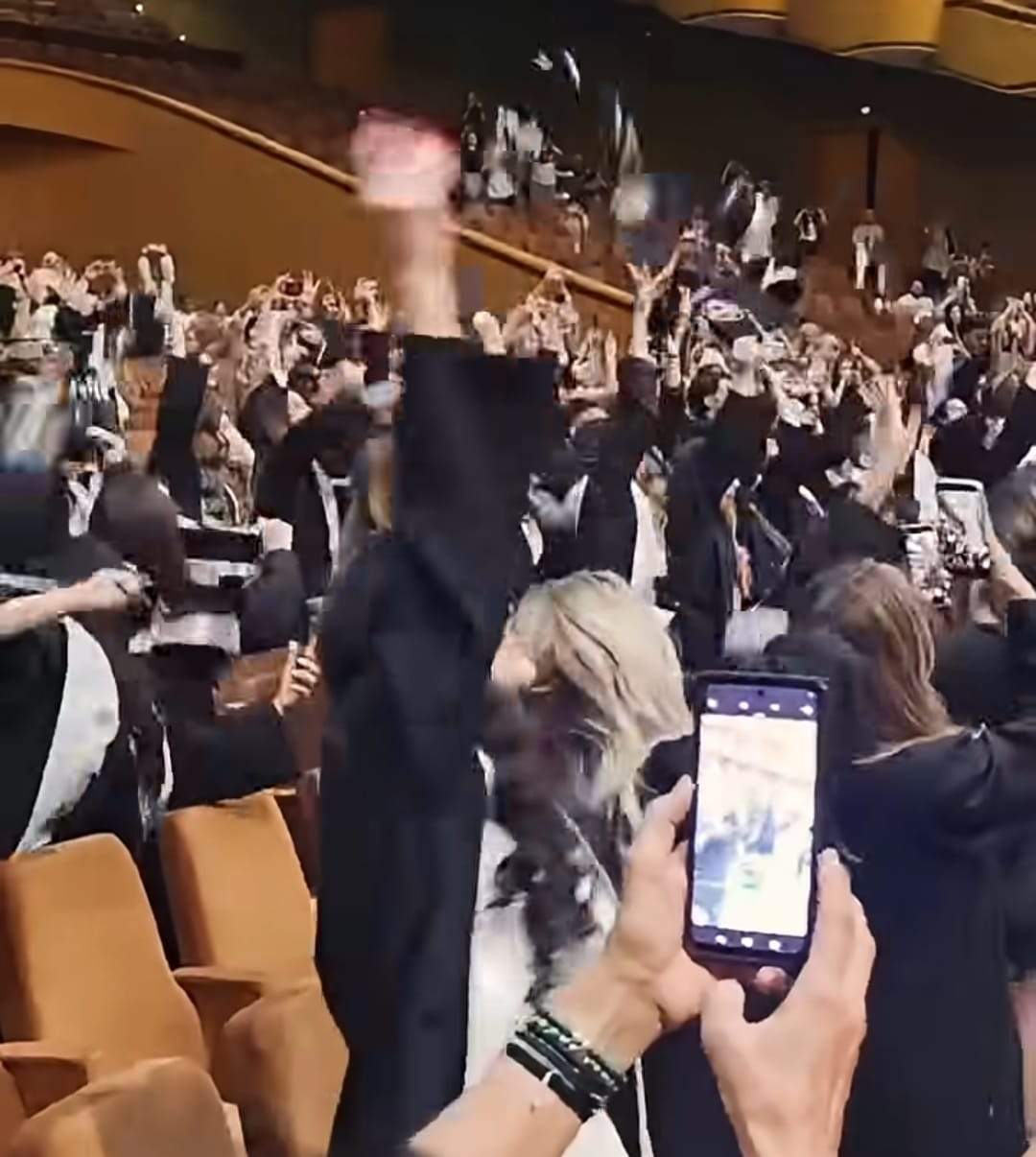 Primele imagini cu fiica iubitului Ancăi Țurcașiu. Tânăra a absolvit facultatea, iar artista a fost alături de ea. „Un vis împlinit”
