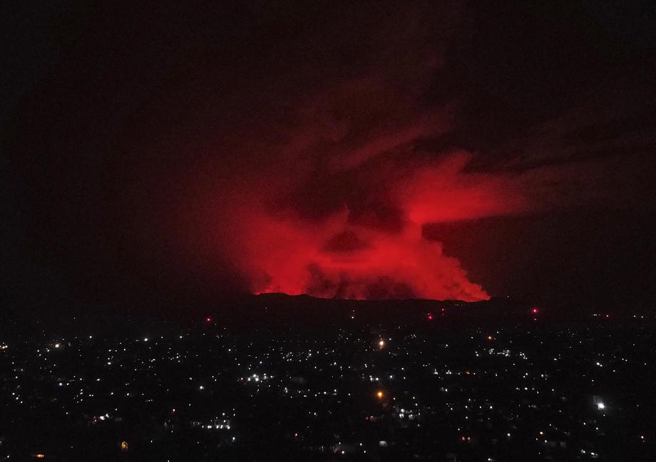 Unul dintre cei mai periculoși vulcani a erupt. Imagini cu râul de lavă care se îndreaptă către zonele locuite