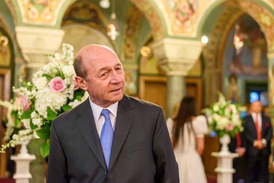Tot ce nu s-a văzut la botezul nepoatei lui Traian Băsescu. Imagini în premieră de la creștinarea Anastasiei | FOTO