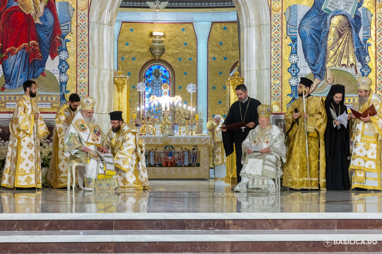 Cum arată Catedrala Mântuirii Neamului în interior. Imagini transmise de Biserica Ortodoxă, pentru că presa a fost interzisă