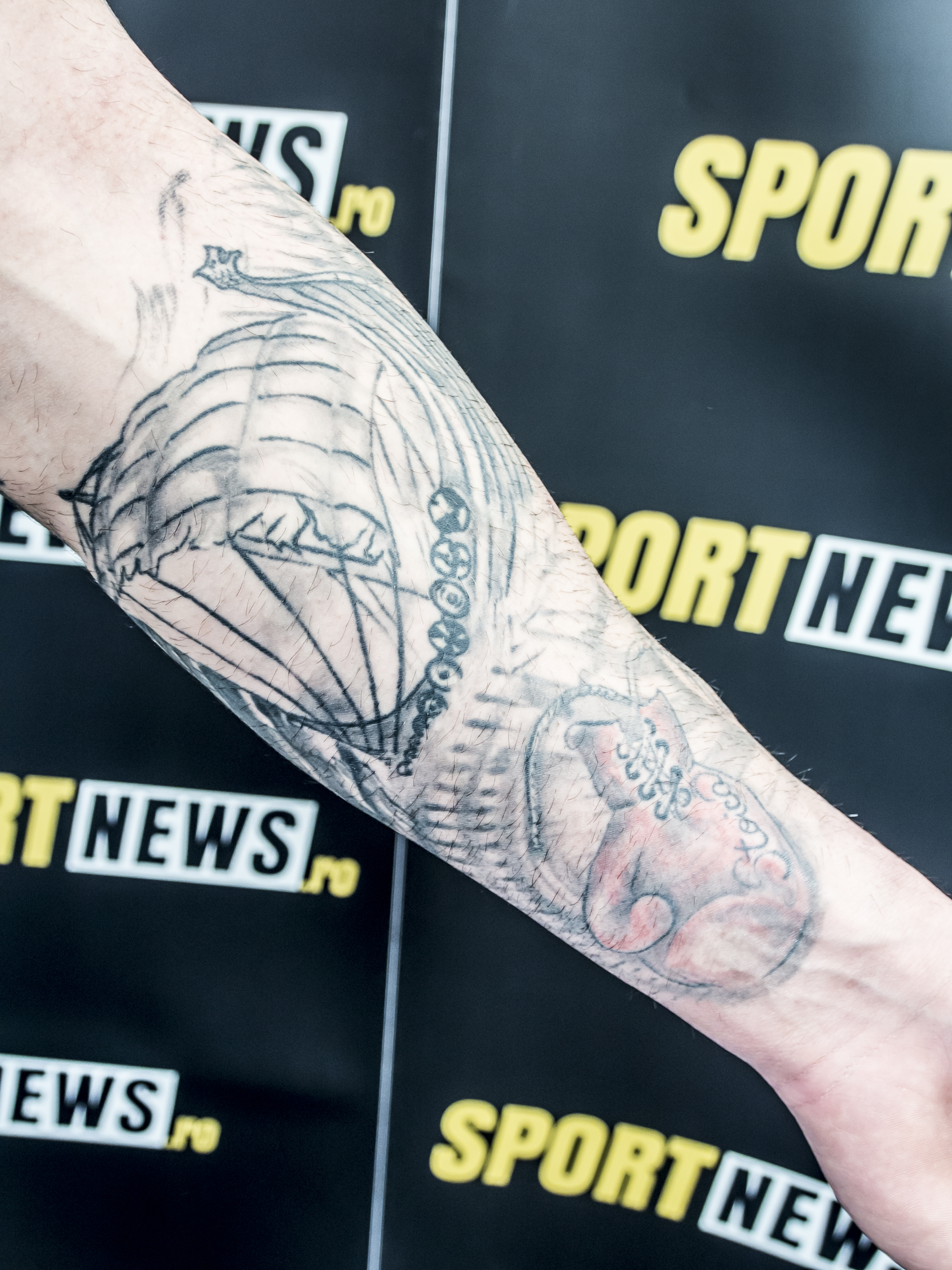 Bogdan Stoica îşi sperie adversarii cu tatuajele / GALERIE FOTO