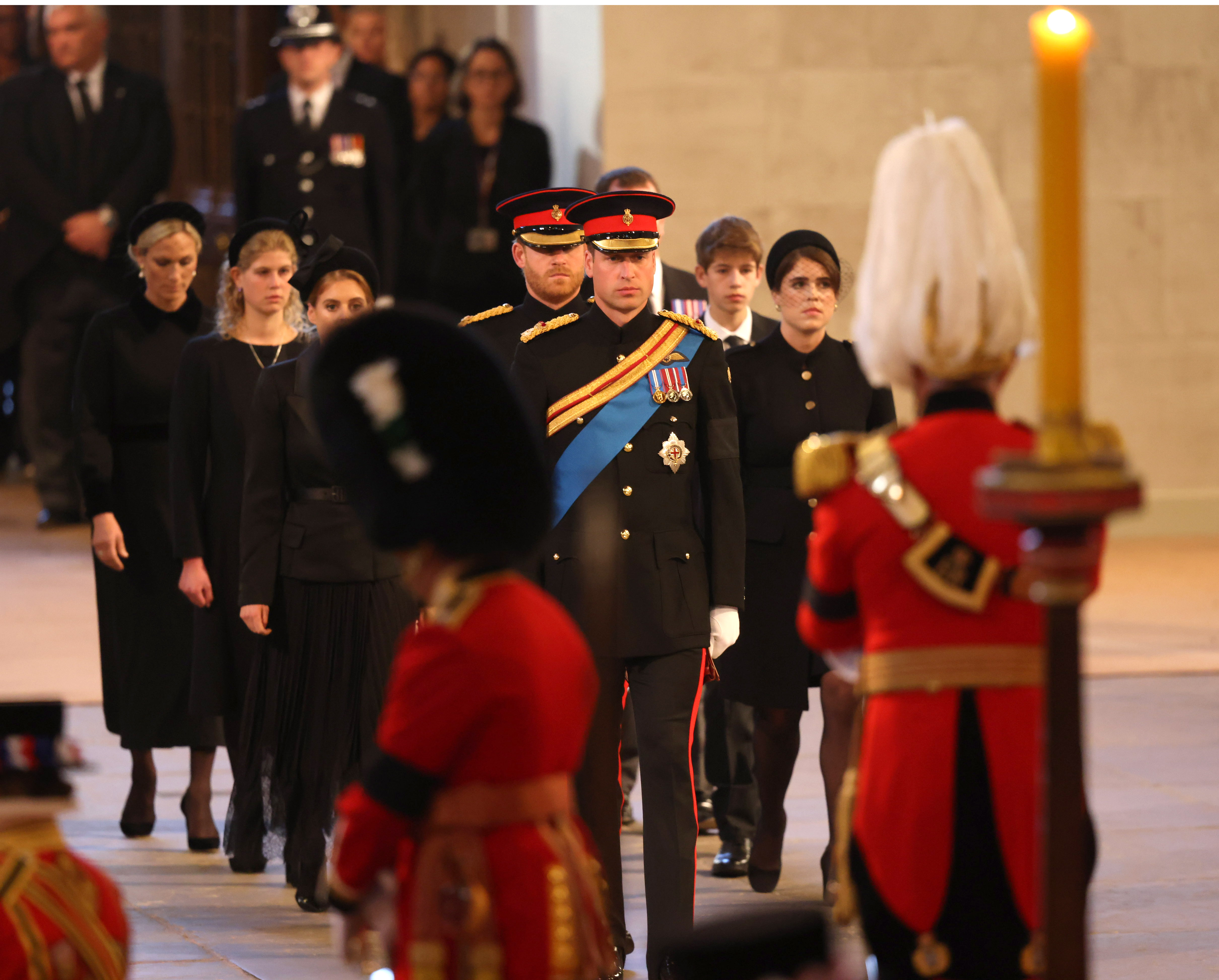 Gestul care l-ar fi devastat pe prințul Harry în timp ce era de gardă la sicriul reginei Elisabeta a II-a: „Inima lui e frântă”