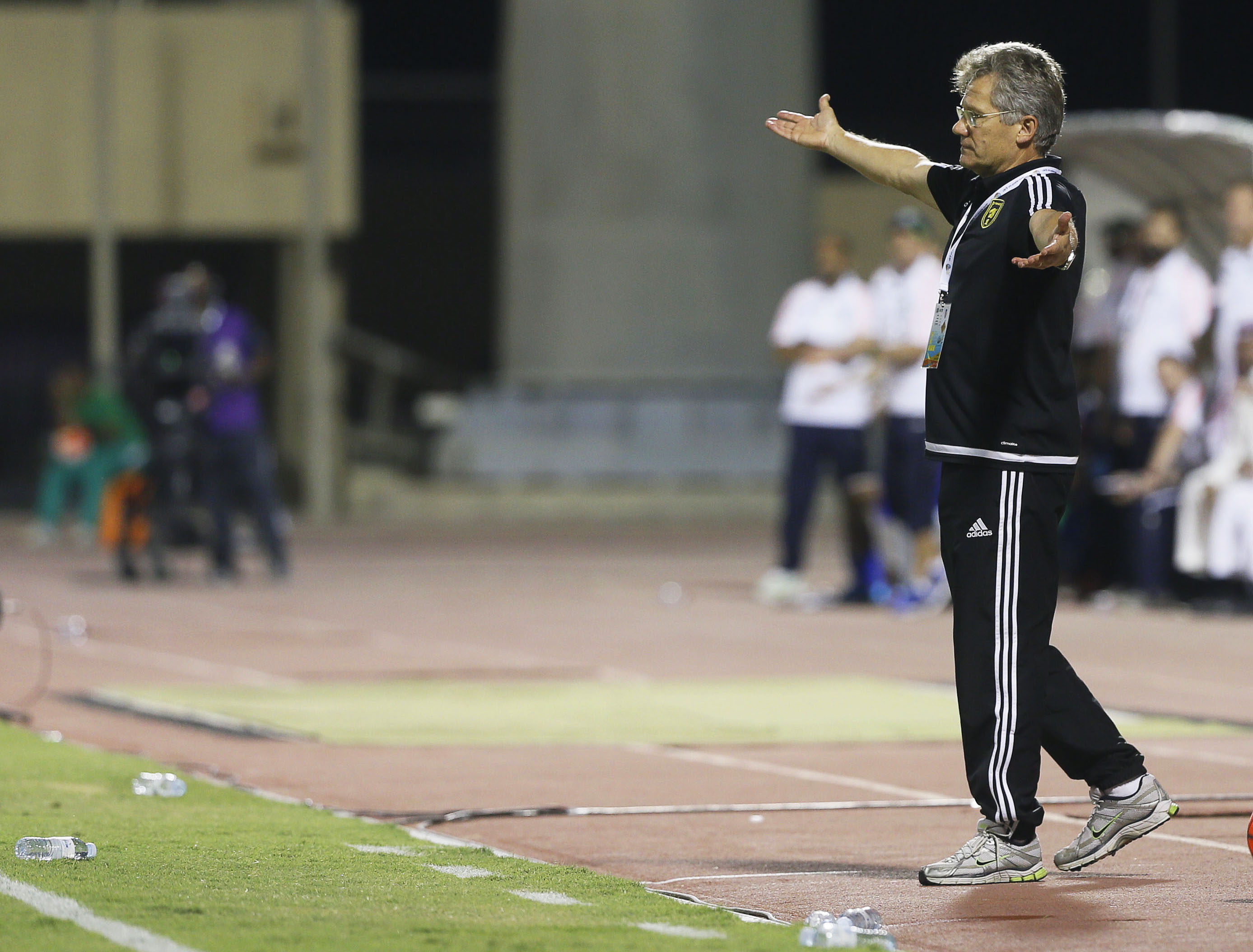Boloni, scos din minţi de reacția unui fotbalist de la Al Ittihad. ^Fanii s-au enervat, după 1-1, în deplasare, și îi cer demisia / VIDEO