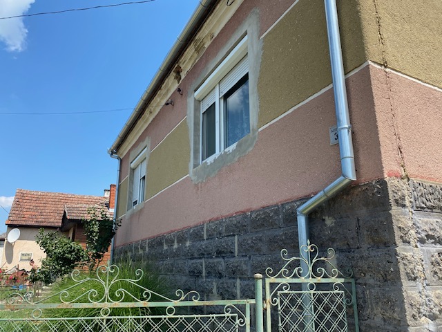 Asztal, amihez le lehet ülni tanulni és lakás, aminek van ajtaja - Mit jelent a social banking magyarul?