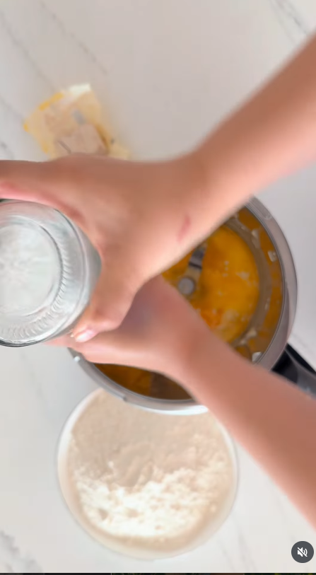 Rețeta de pâine dulce recomandată de Elwira Petre. Preparatul este ideal pentru micul dejun sau o gustare