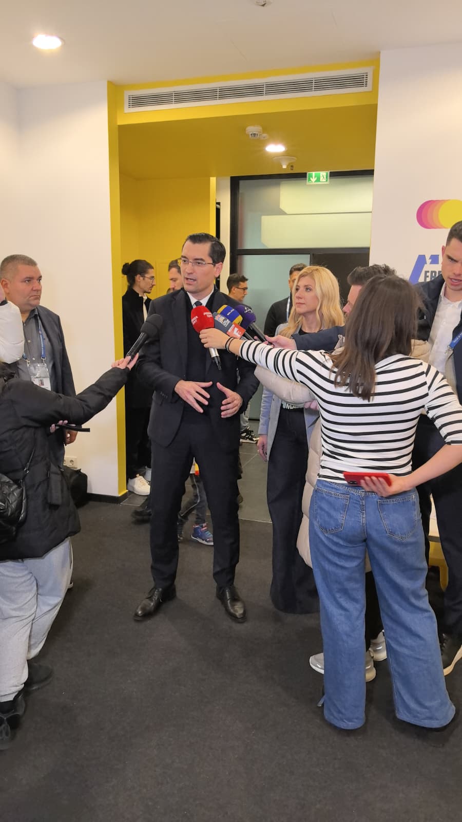 258 de micuți au beneficiat de primul spațiu senzorial dedicat copiilor cu autism pe un stadion din România