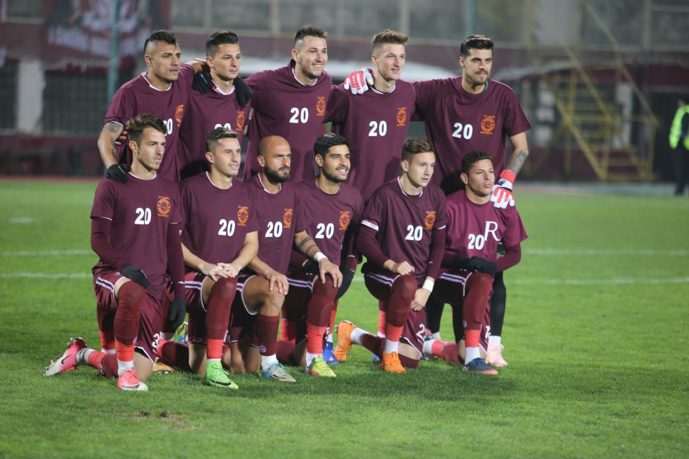FOTO/Daniel Pancu, în genunchi în fața fanilor rapidiști! Declarație de dragoste pentru suporteri, la ultimul meci oficial pe stadionul Giulești: „De asta nu am jucat la Steaua, la Dinamo, datorită lor!”