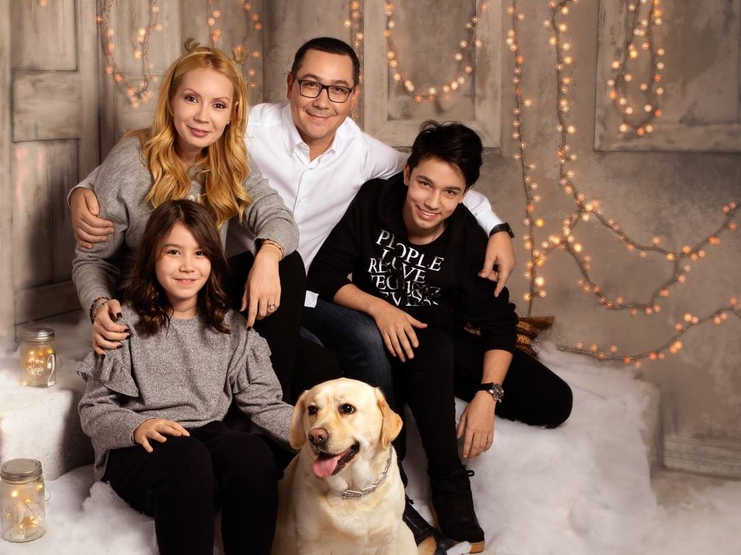 La cine ar fi rămas copiii lui Victor Ponta după divorțul de Daciana Sârbu. Decizia luată de cele două fiice